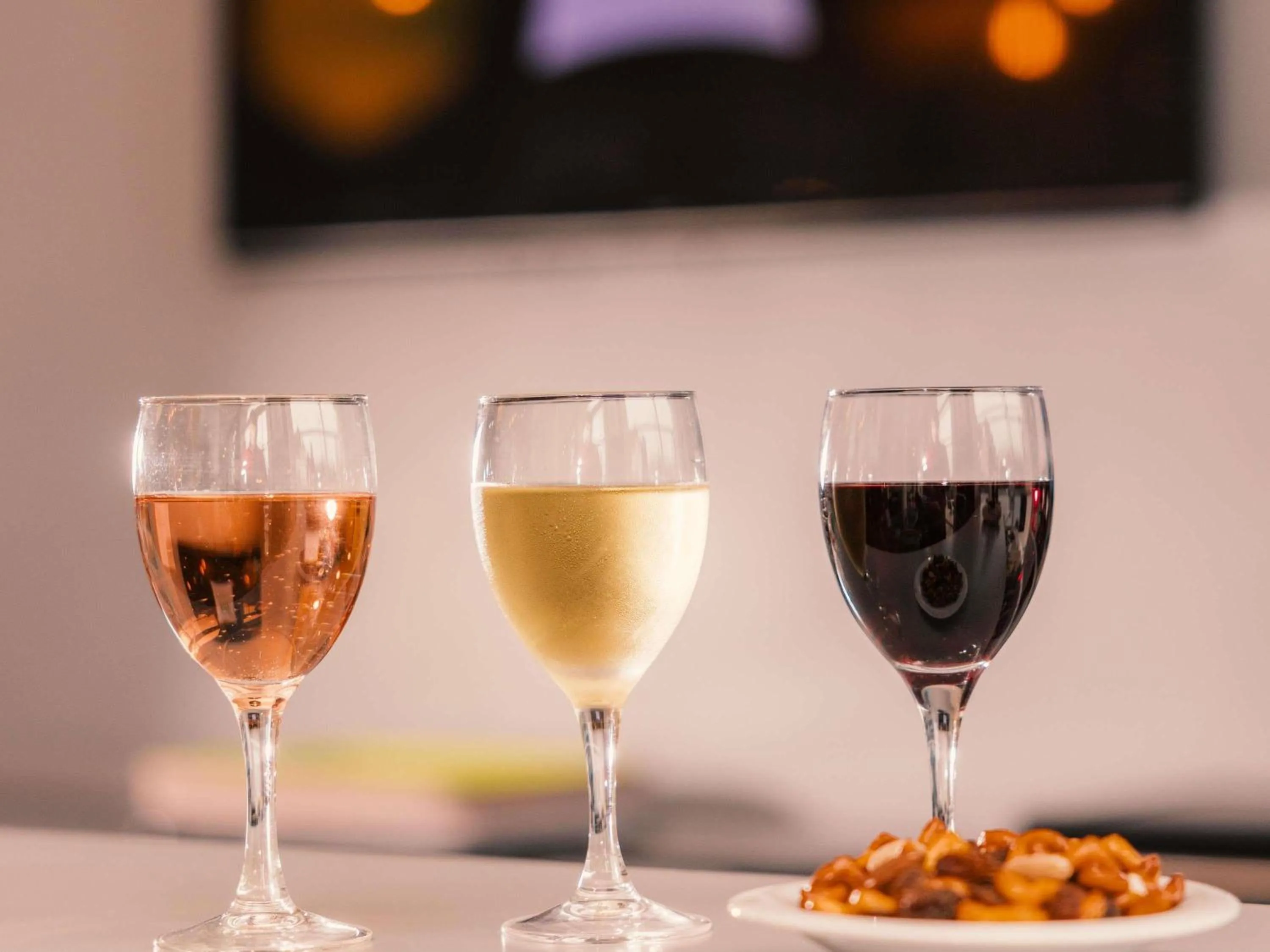 Lounge or bar in ibis Styles Deauville Villers Plage