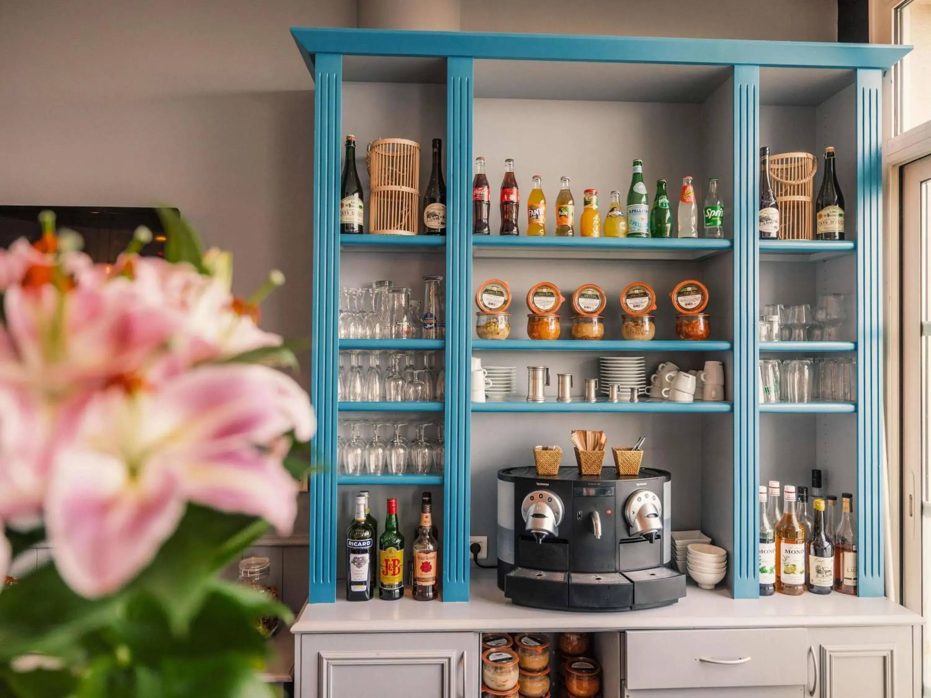 Lounge or bar in ibis Styles Deauville Villers Plage Lounge or bar in ibis Styles Deauville Villers Plage