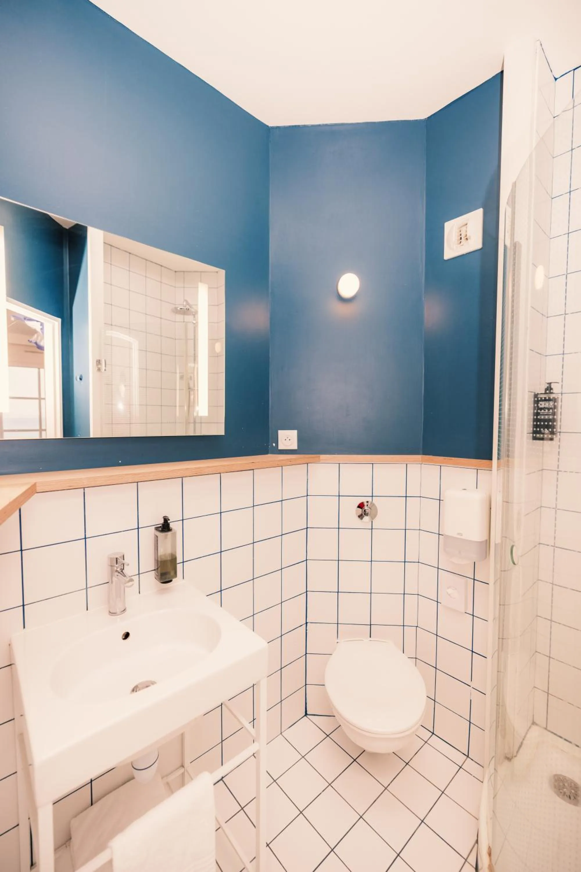 Bathroom in ibis Styles Deauville Villers Plage