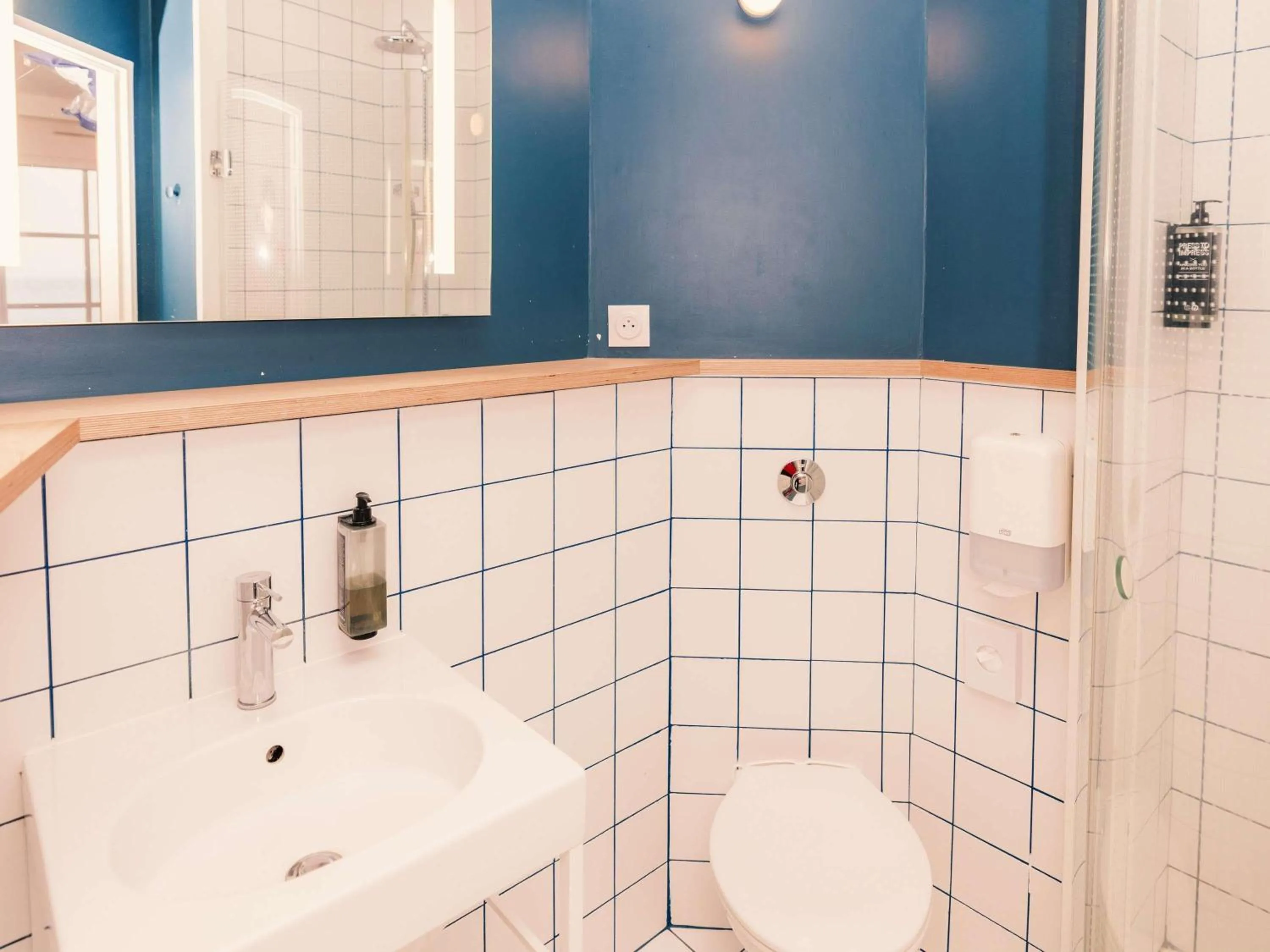 Bathroom in ibis Styles Deauville Villers Plage