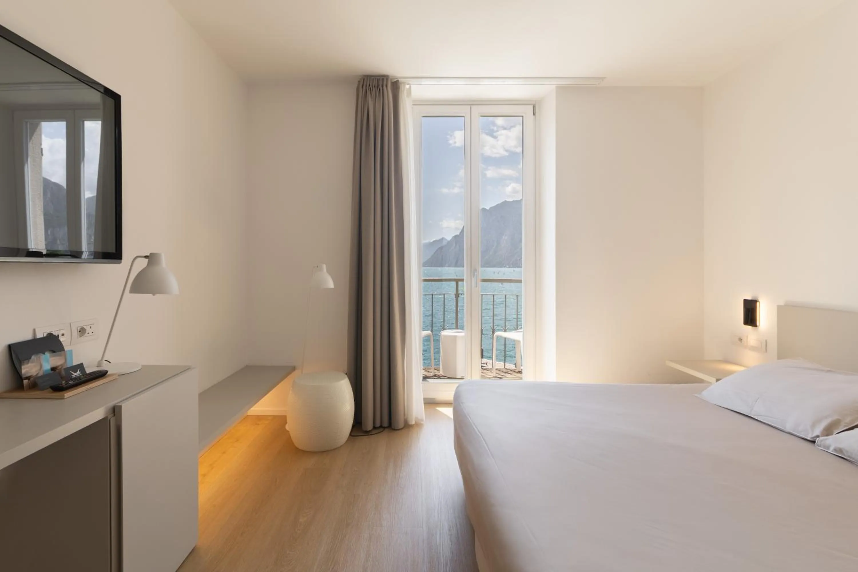 Bedroom, Bed in Hotel Lago Di Garda