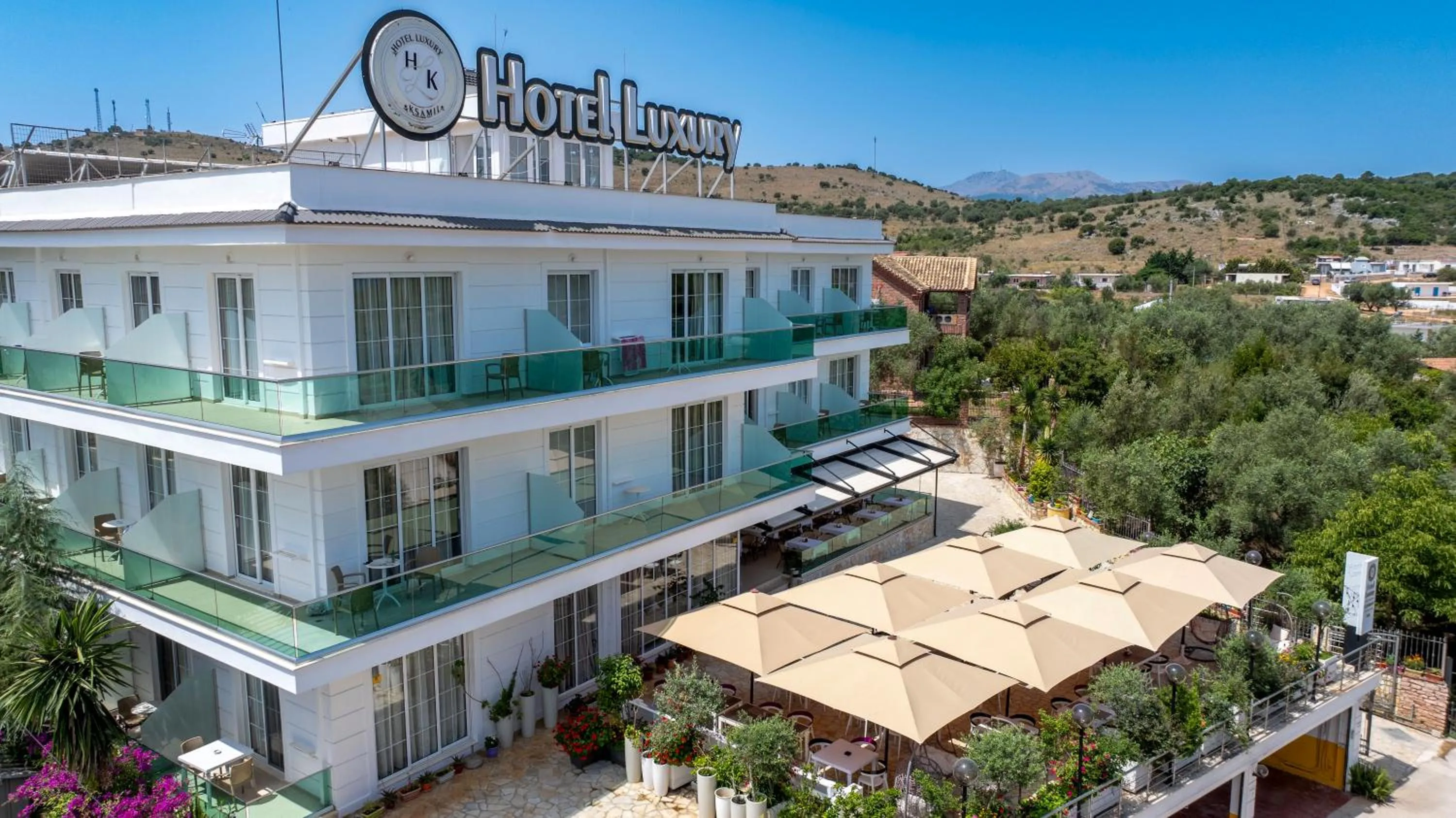 Facade/entrance in Hotel Luxury