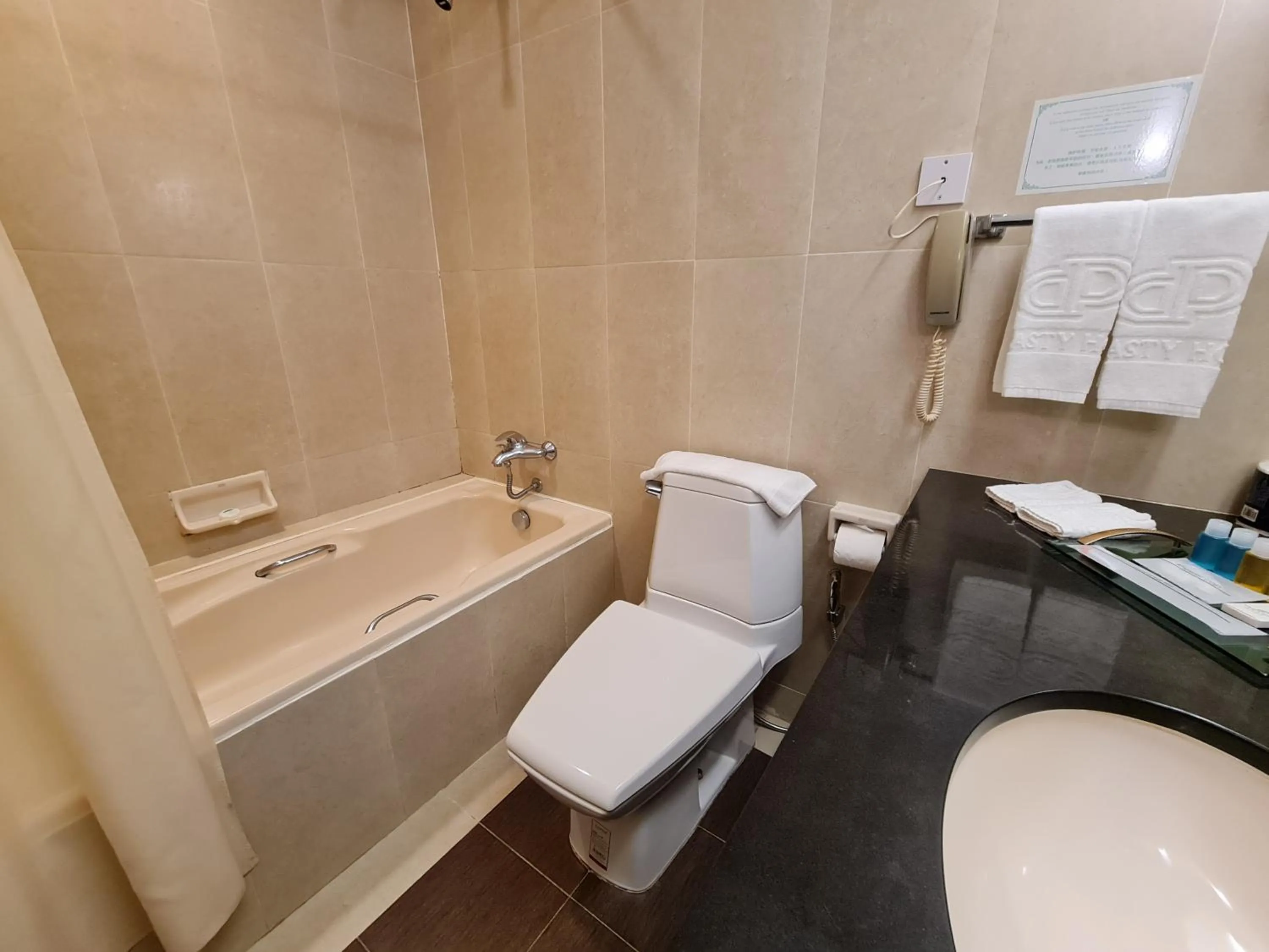 Shower in Dynasty Hotel Miri