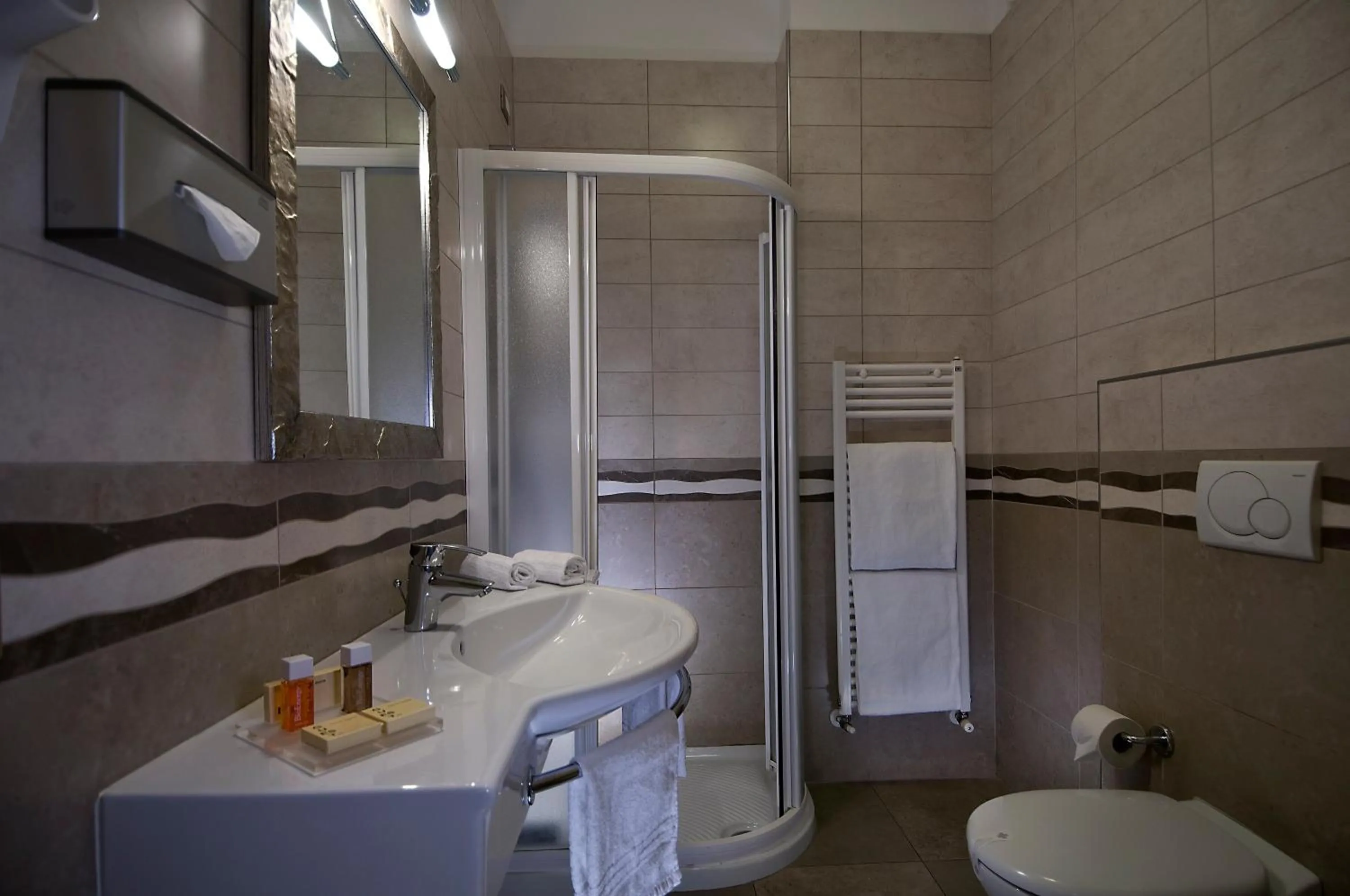 Shower in Hotel Excelsior Le Terrazze