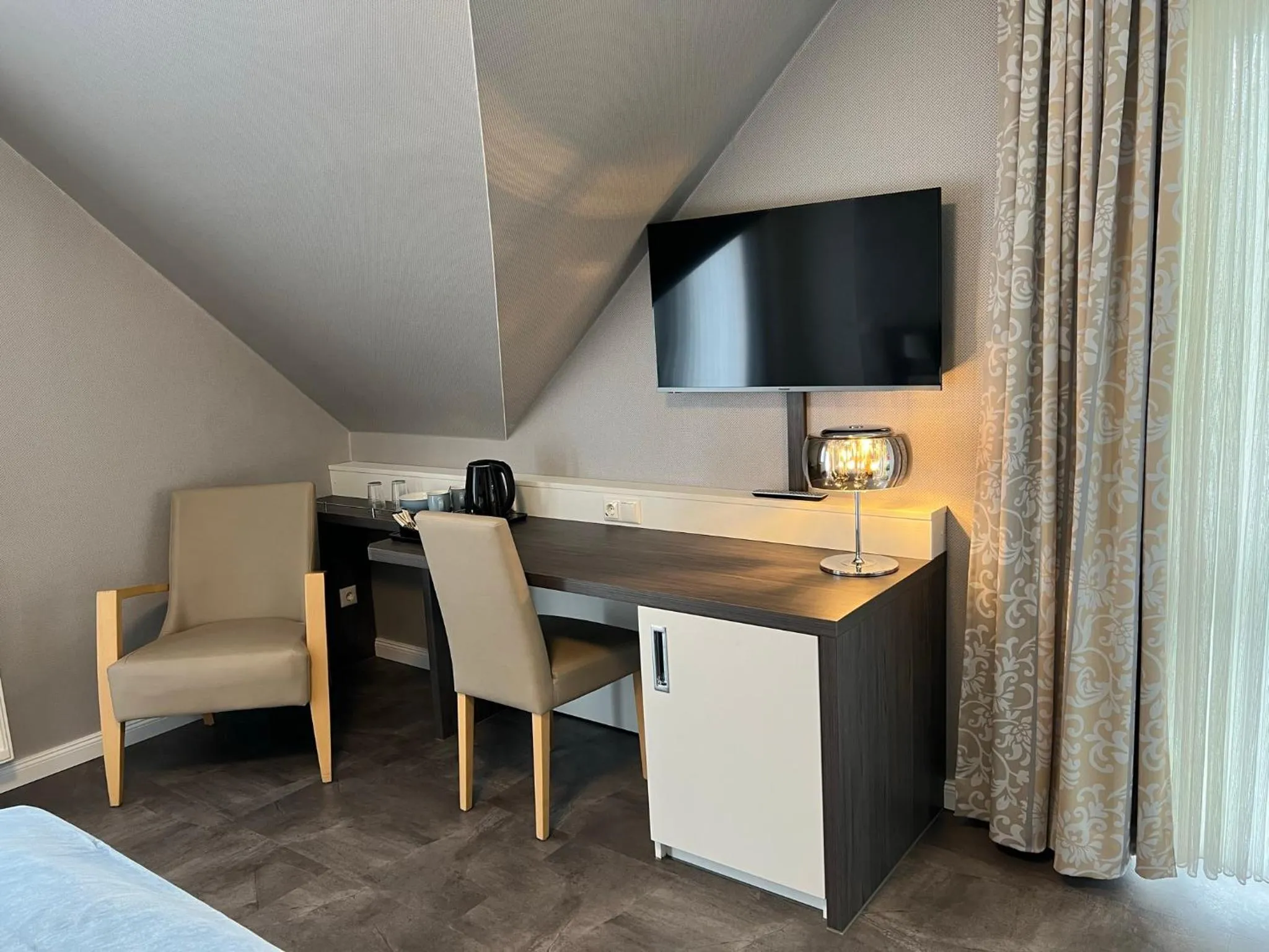 Photo of the whole room in Strand-Hotel