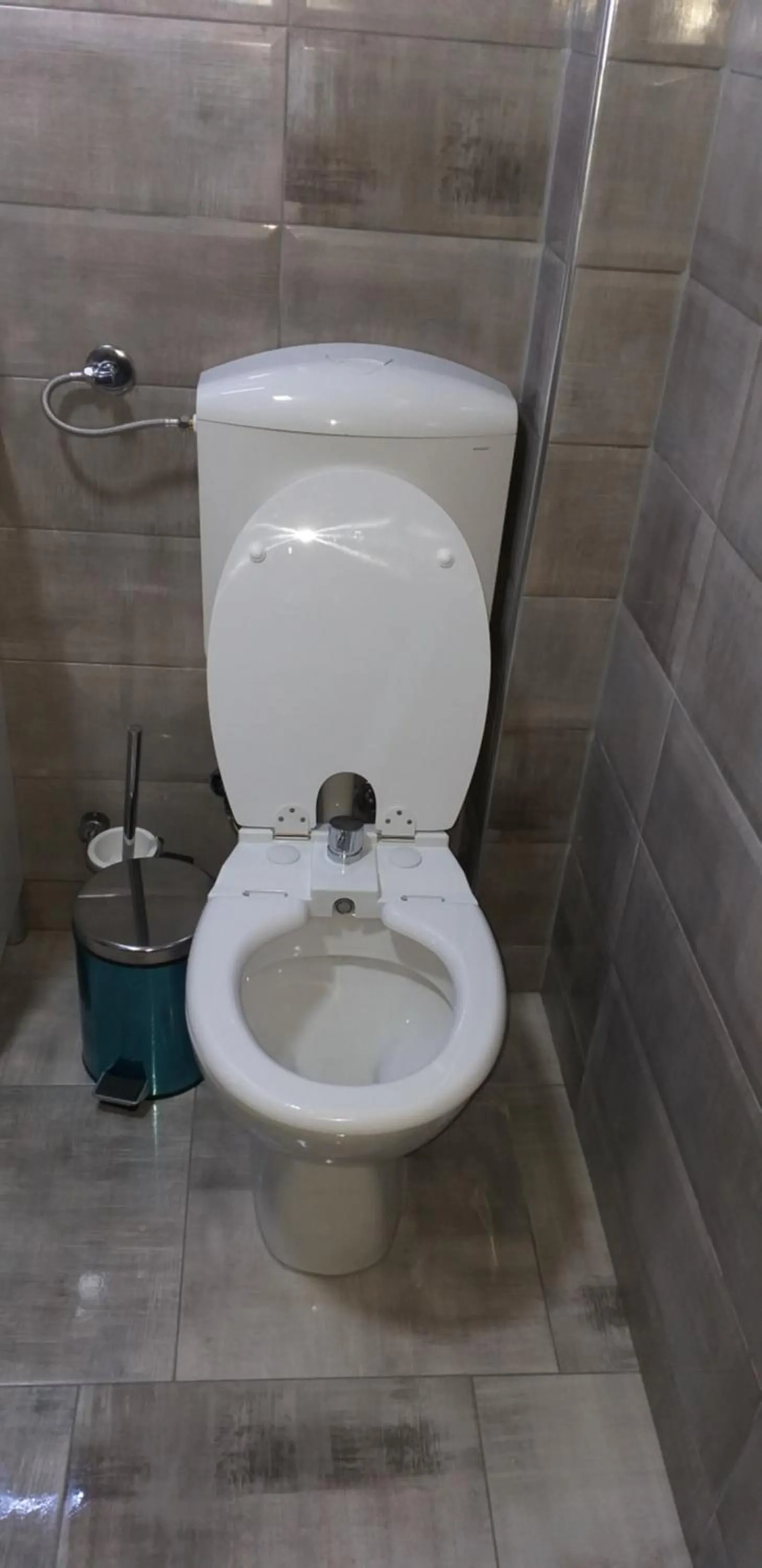 Toilet in Apartment Beha