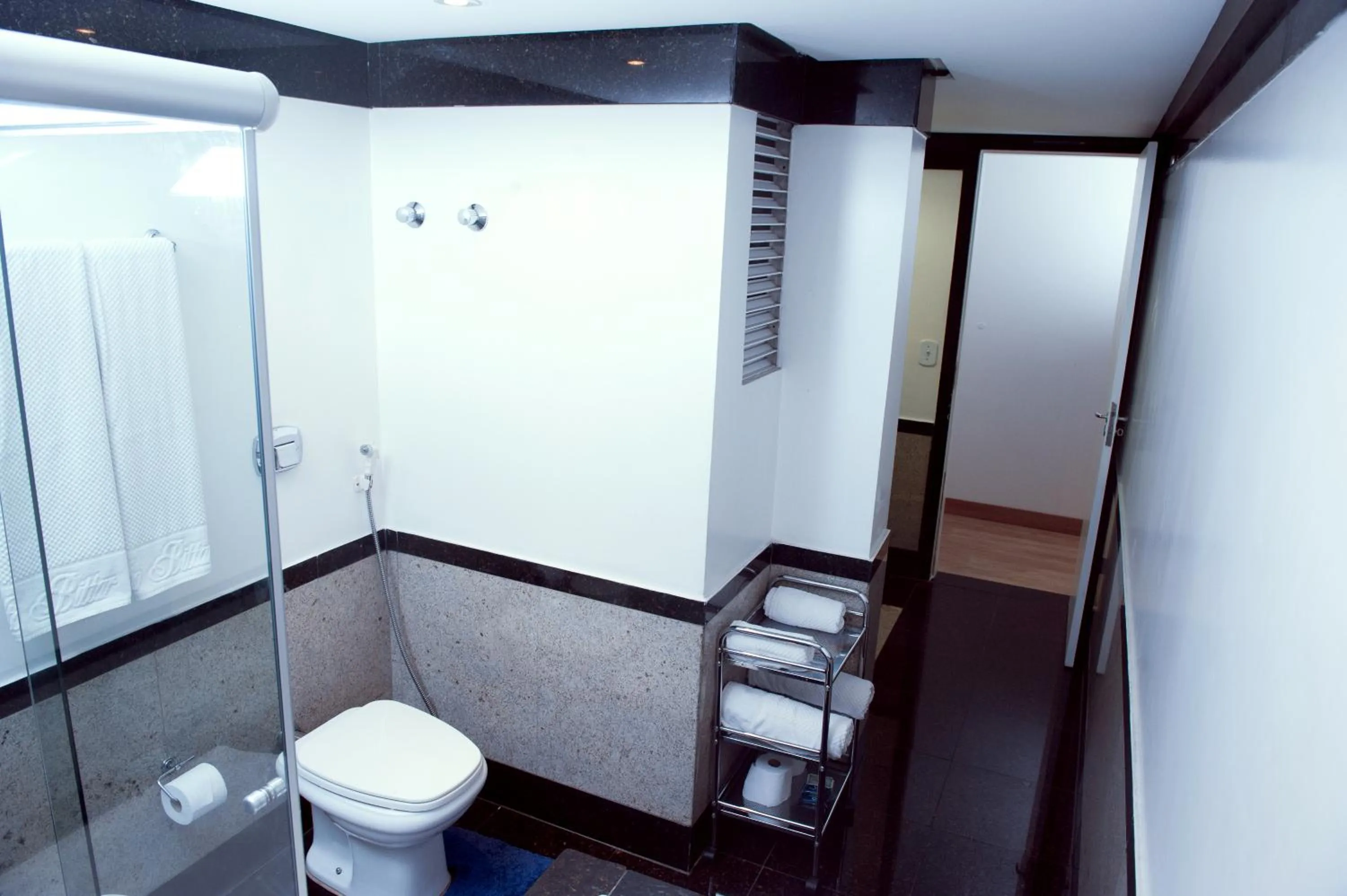 Bathroom in Planalto Bittar Hotel e Eventos