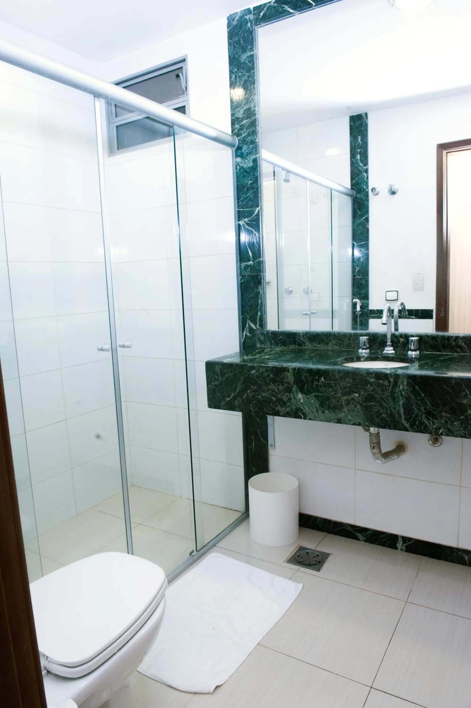 Bathroom in Planalto Bittar Hotel e Eventos