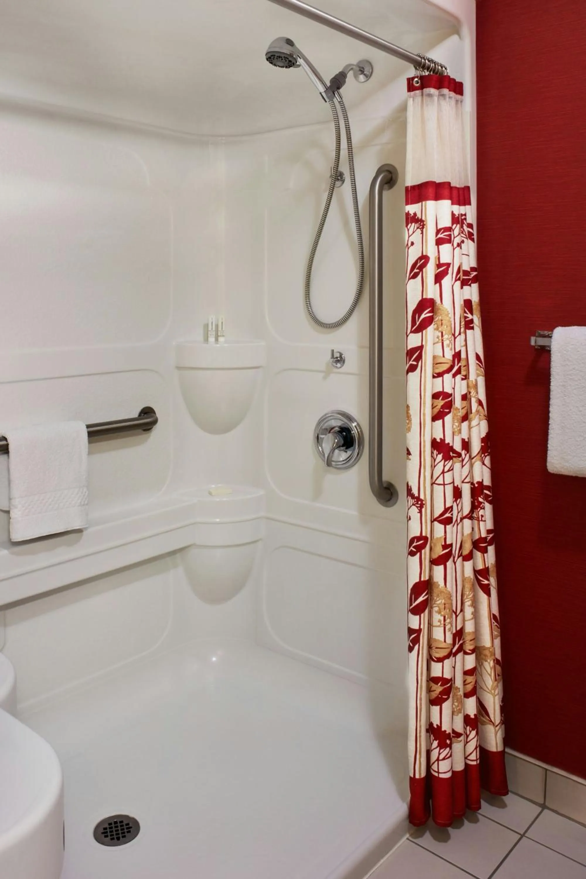 Bathroom in Courtyard by Marriott Niagara Falls