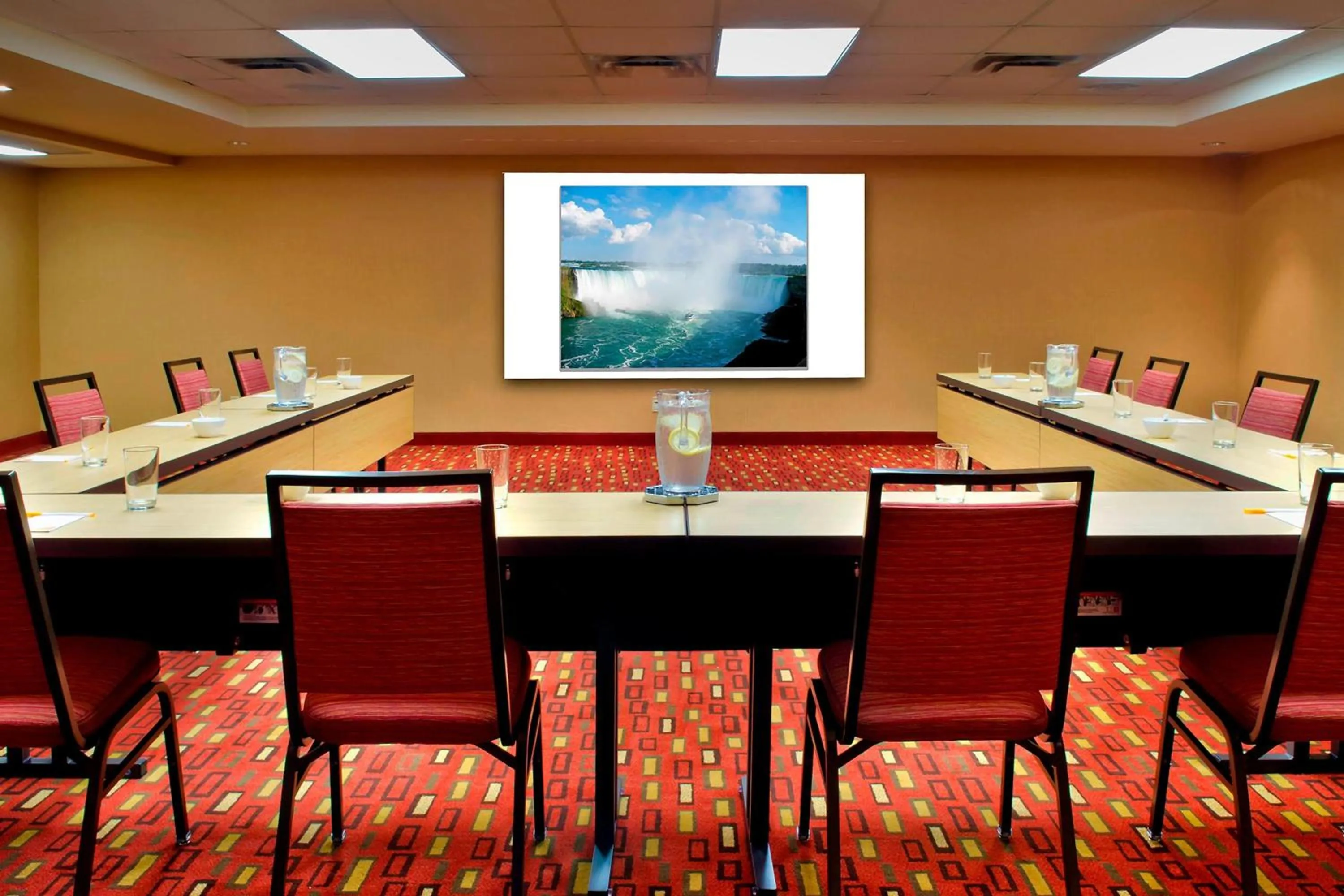 Meeting/conference room in Courtyard by Marriott Niagara Falls