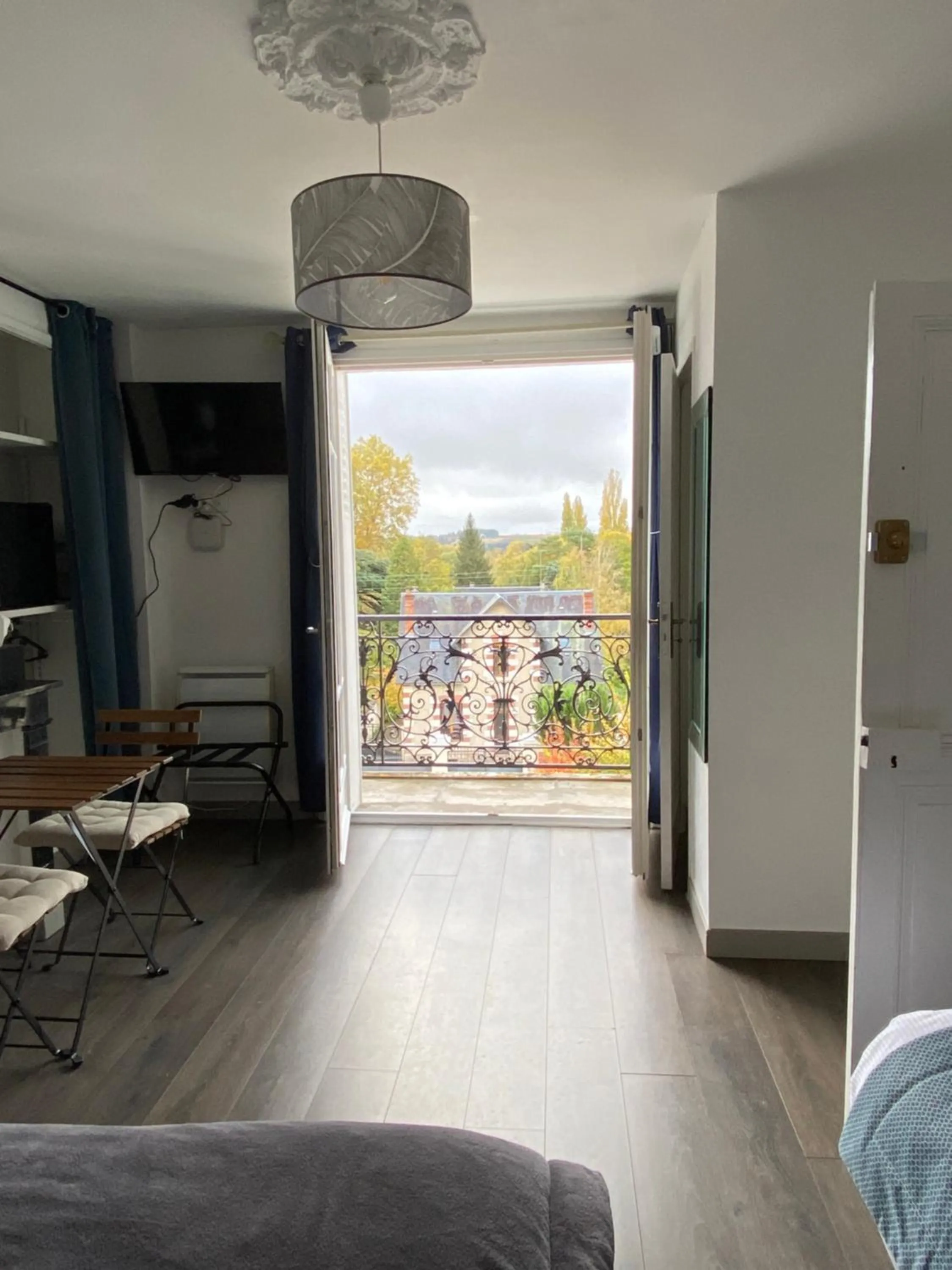 Quiet street view in Les Rives du Cher - Chambres d'hôtes