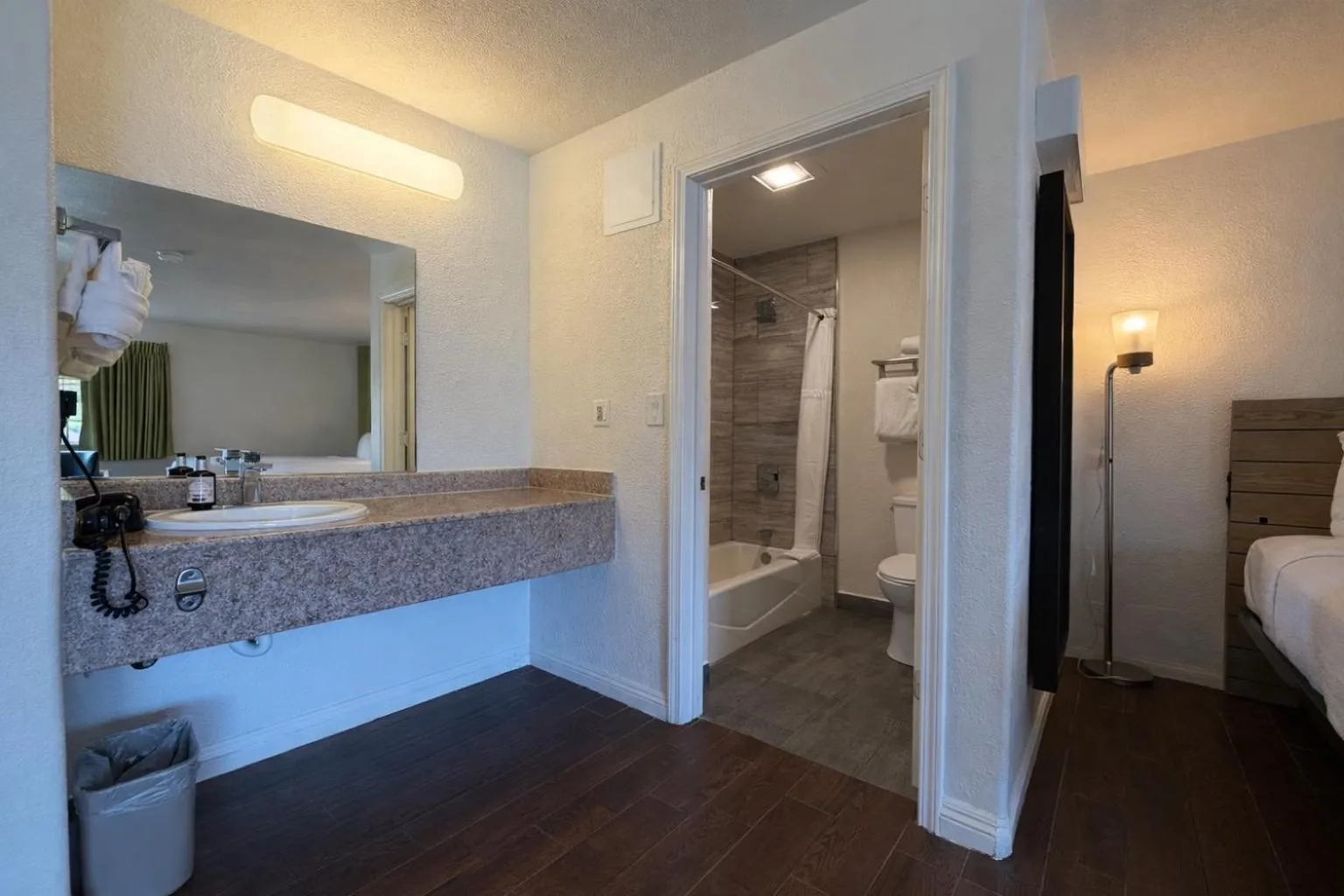 Bathroom, Bed in Fisherman's Cove Inn
