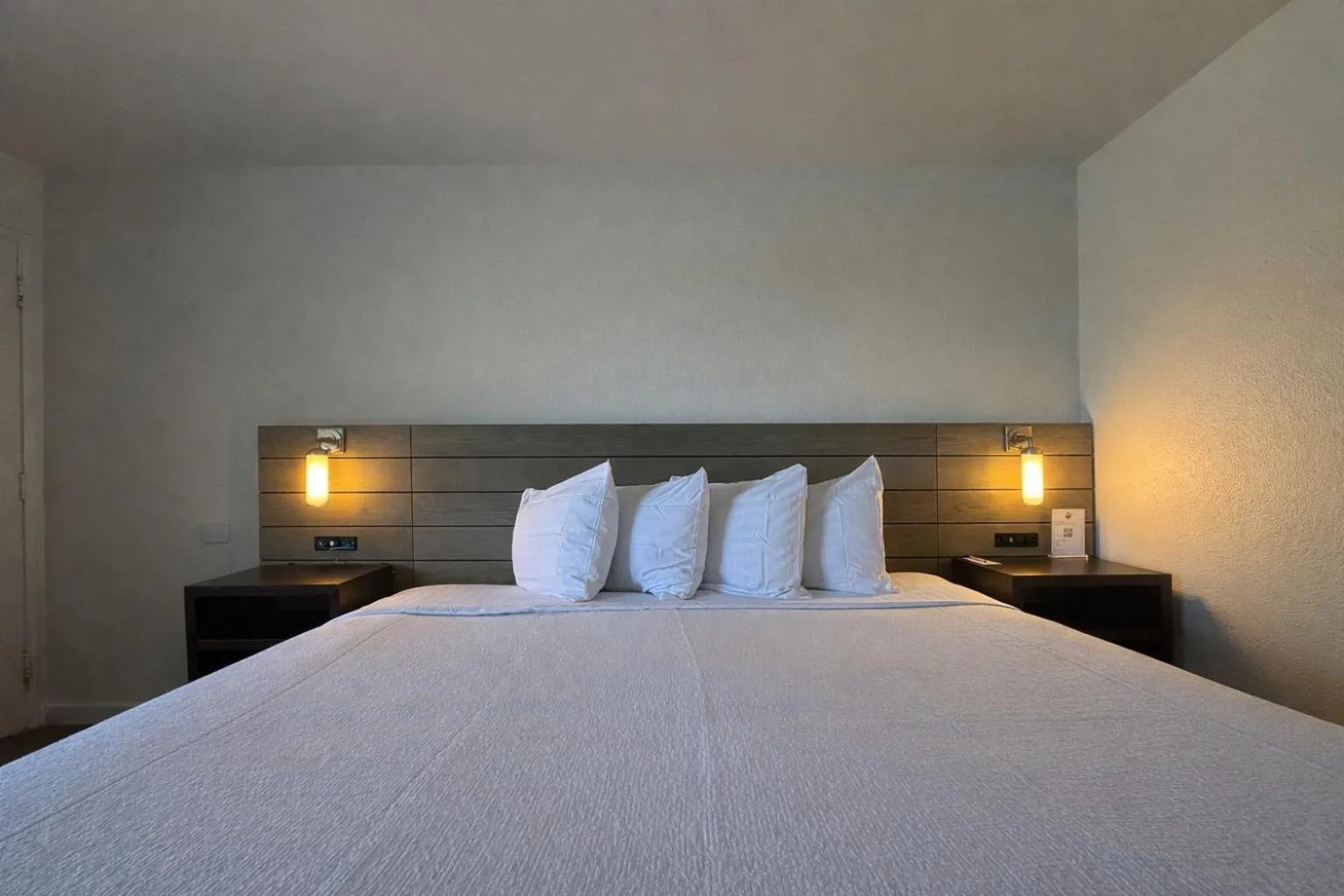 Bed in Fisherman's Cove Inn