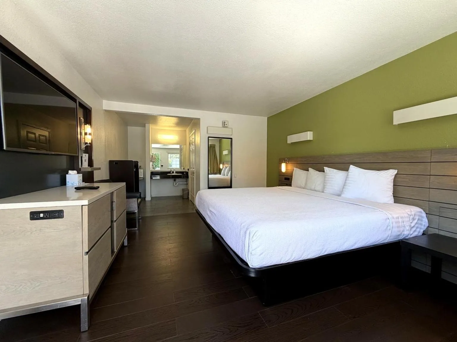 TV and multimedia, Bed in Fisherman's Cove Inn
