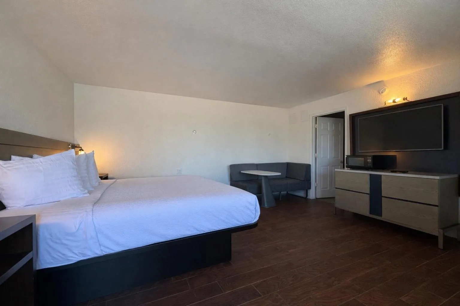 TV and multimedia, Bed in Fisherman's Cove Inn