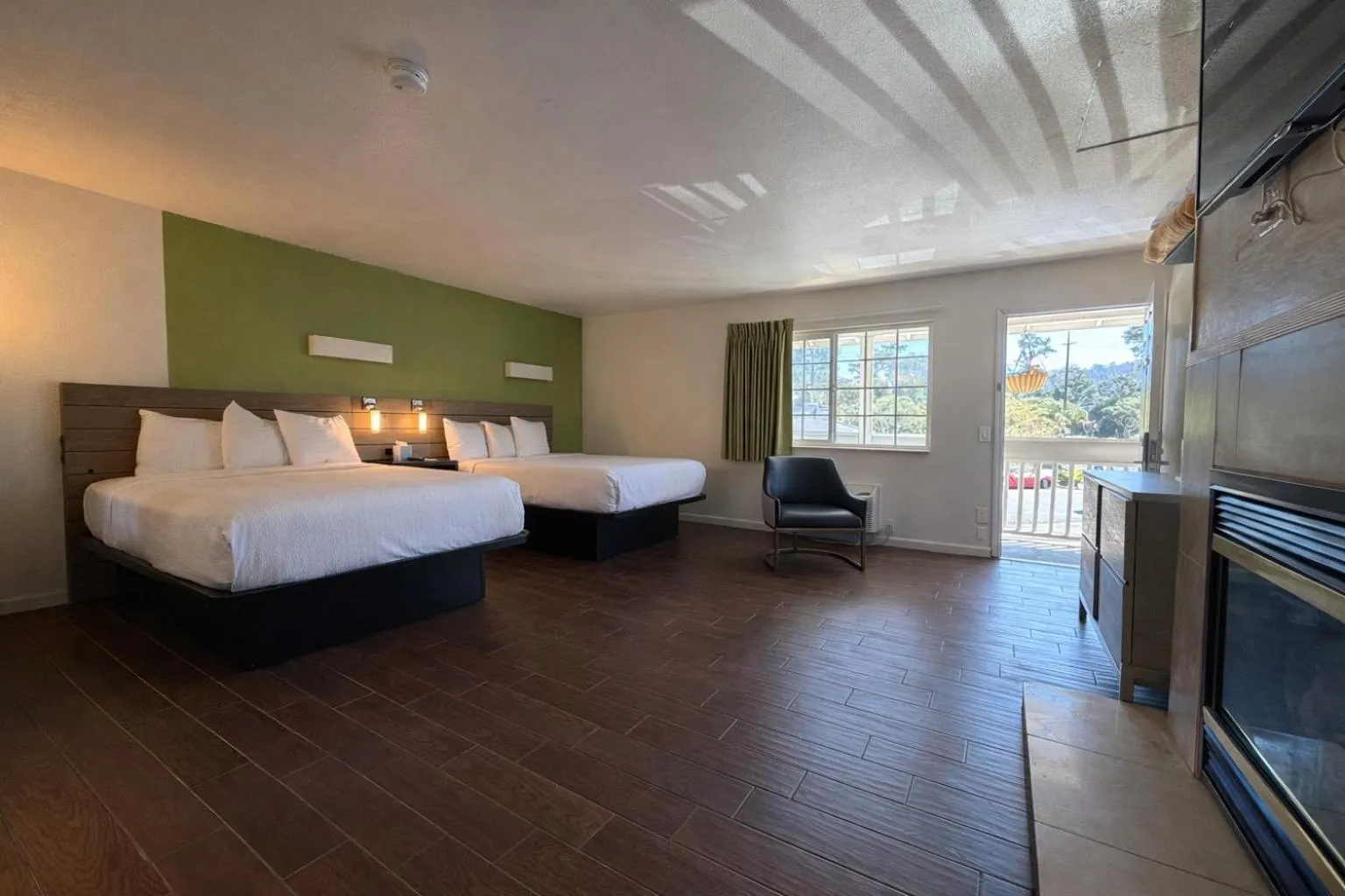 Photo of the whole room, Bed in Fisherman's Cove Inn