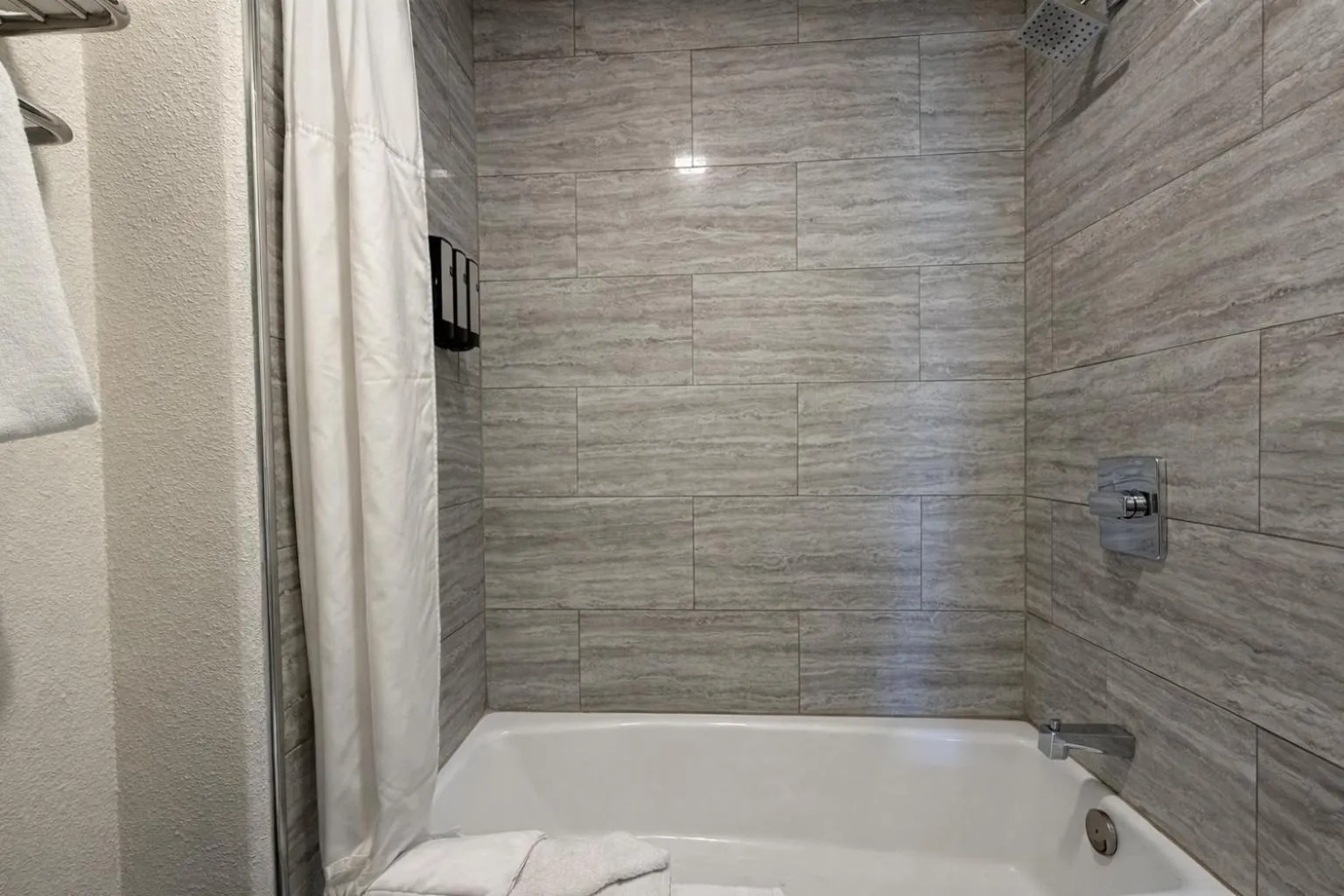 Shower in Fisherman's Cove Inn