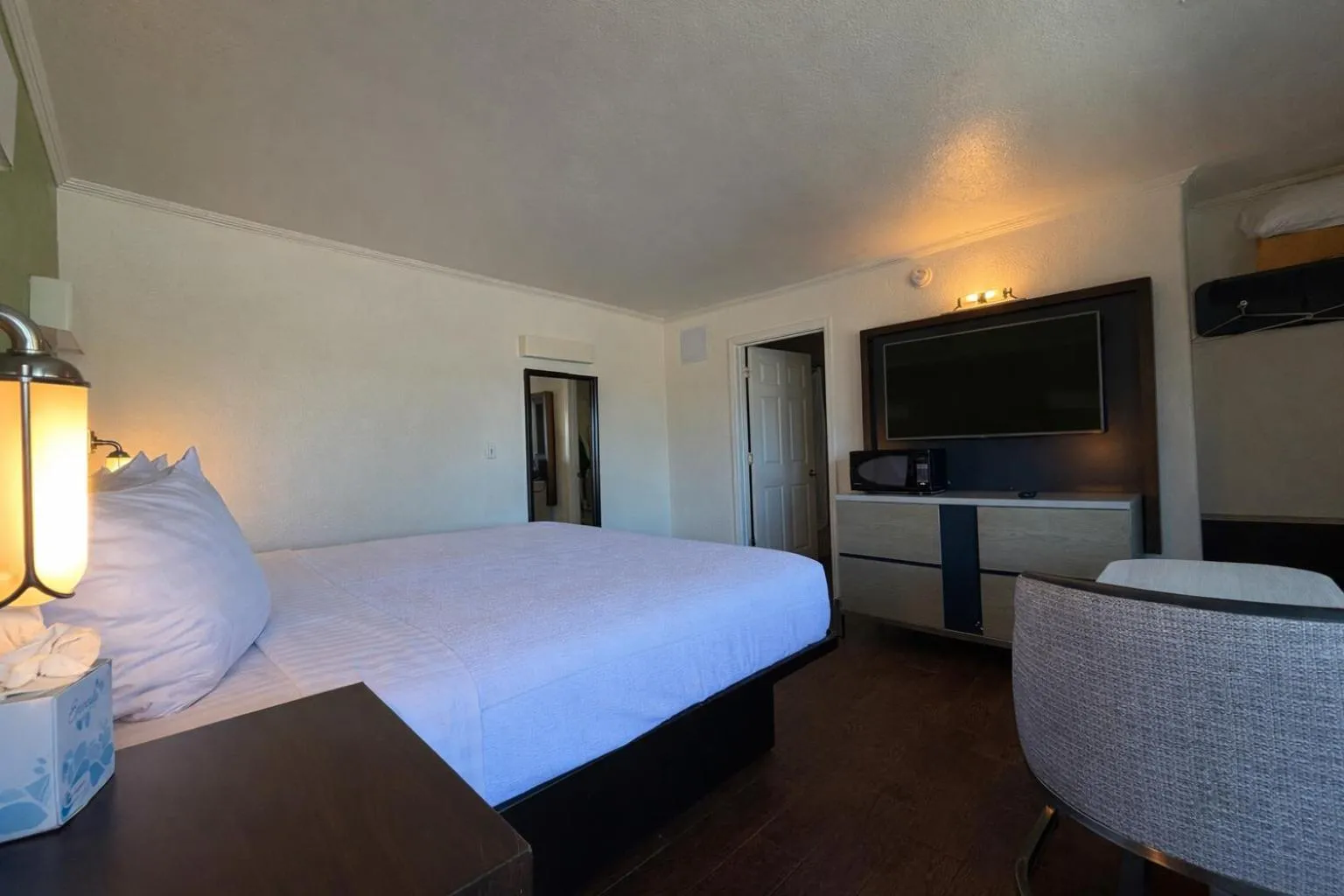 TV and multimedia, Bed in Fisherman's Cove Inn