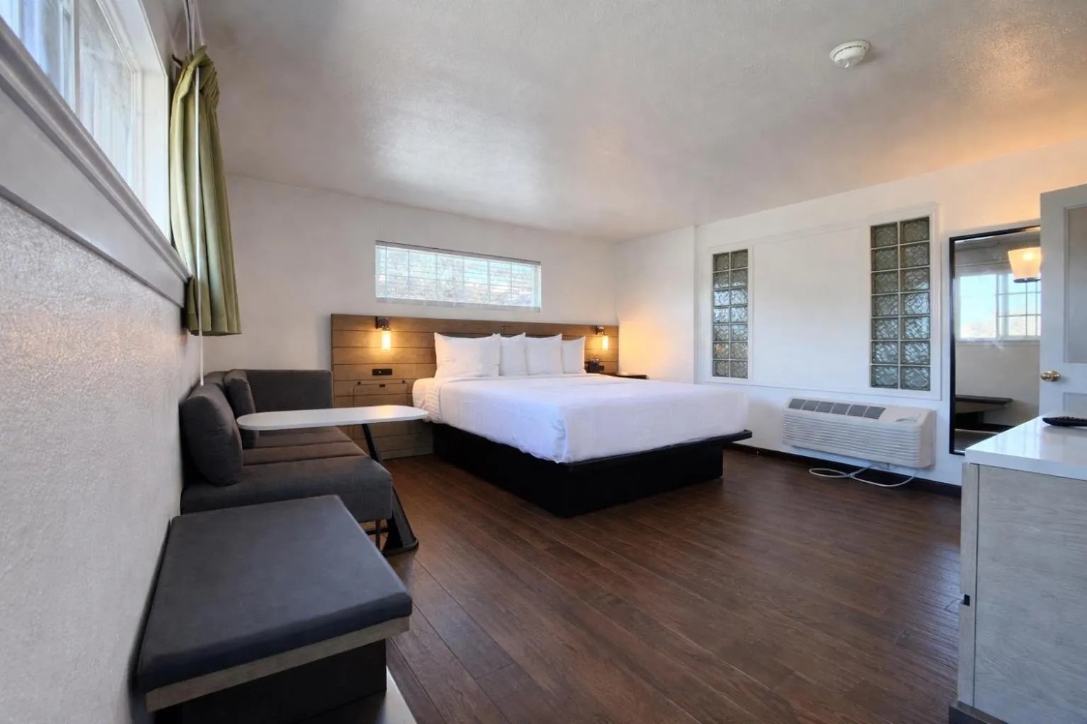 Photo of the whole room, Bed in Fisherman's Cove Inn