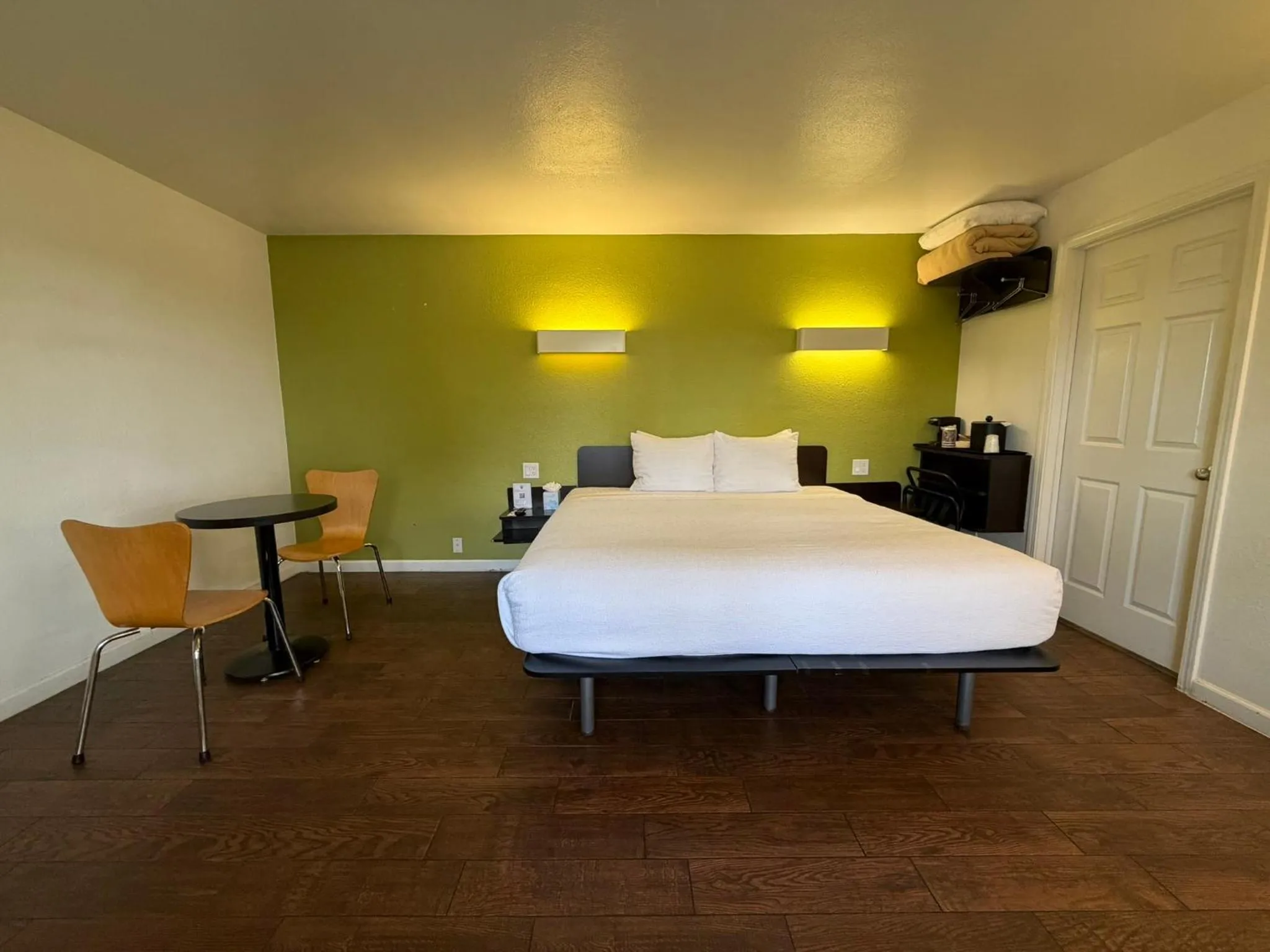 Bed in Fisherman's Cove Inn