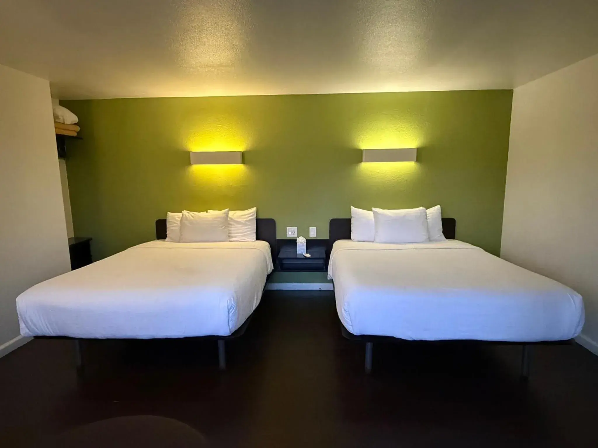 Classic 2 Queen Room in Fisherman's Cove Inn Classic 2 Queen Room in Fisherman's Cove Inn