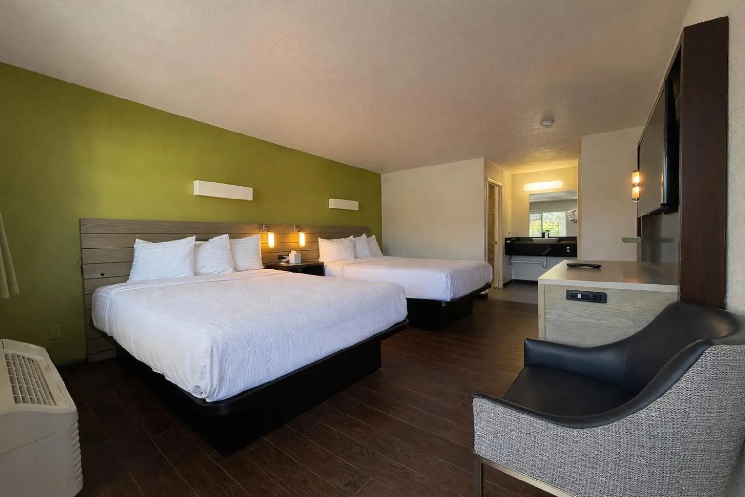 Photo of the whole room, Bed in Fisherman's Cove Inn