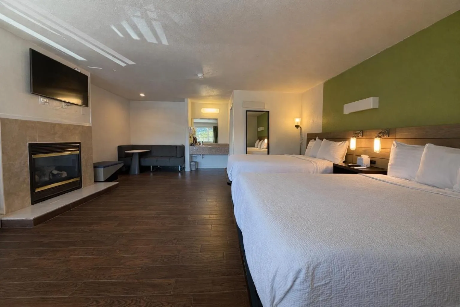 Photo of the whole room, Bed in Fisherman's Cove Inn