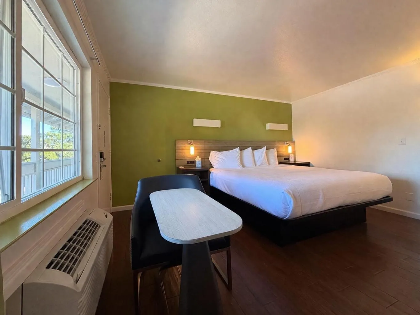 Photo of the whole room, Bed in Fisherman's Cove Inn