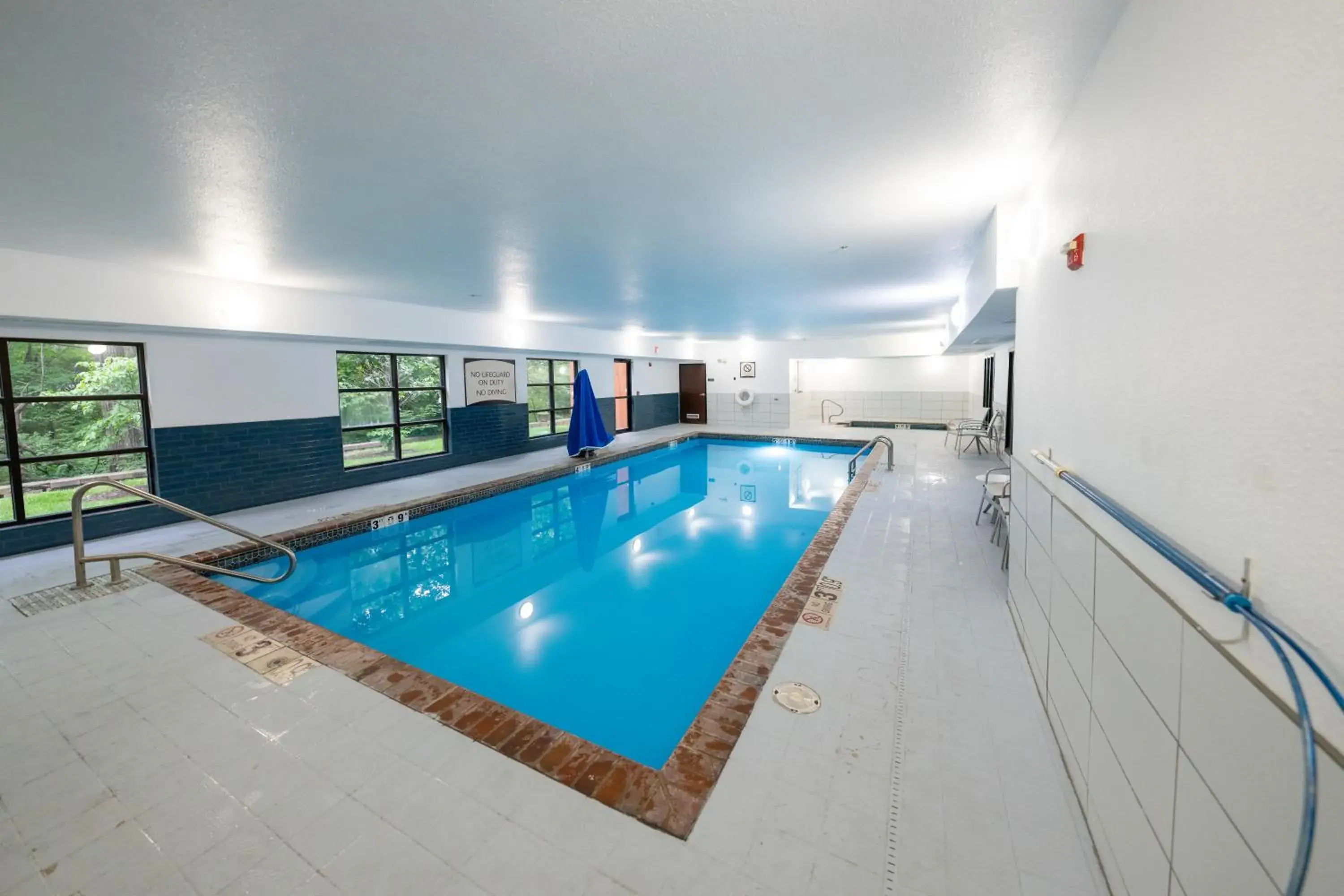 Swimming pool in Staybridge Suites Columbia-Highway 63 & I-70 by IHG Swimming pool in Staybridge Suites Columbia-Highway 63 & I-70 by IHG