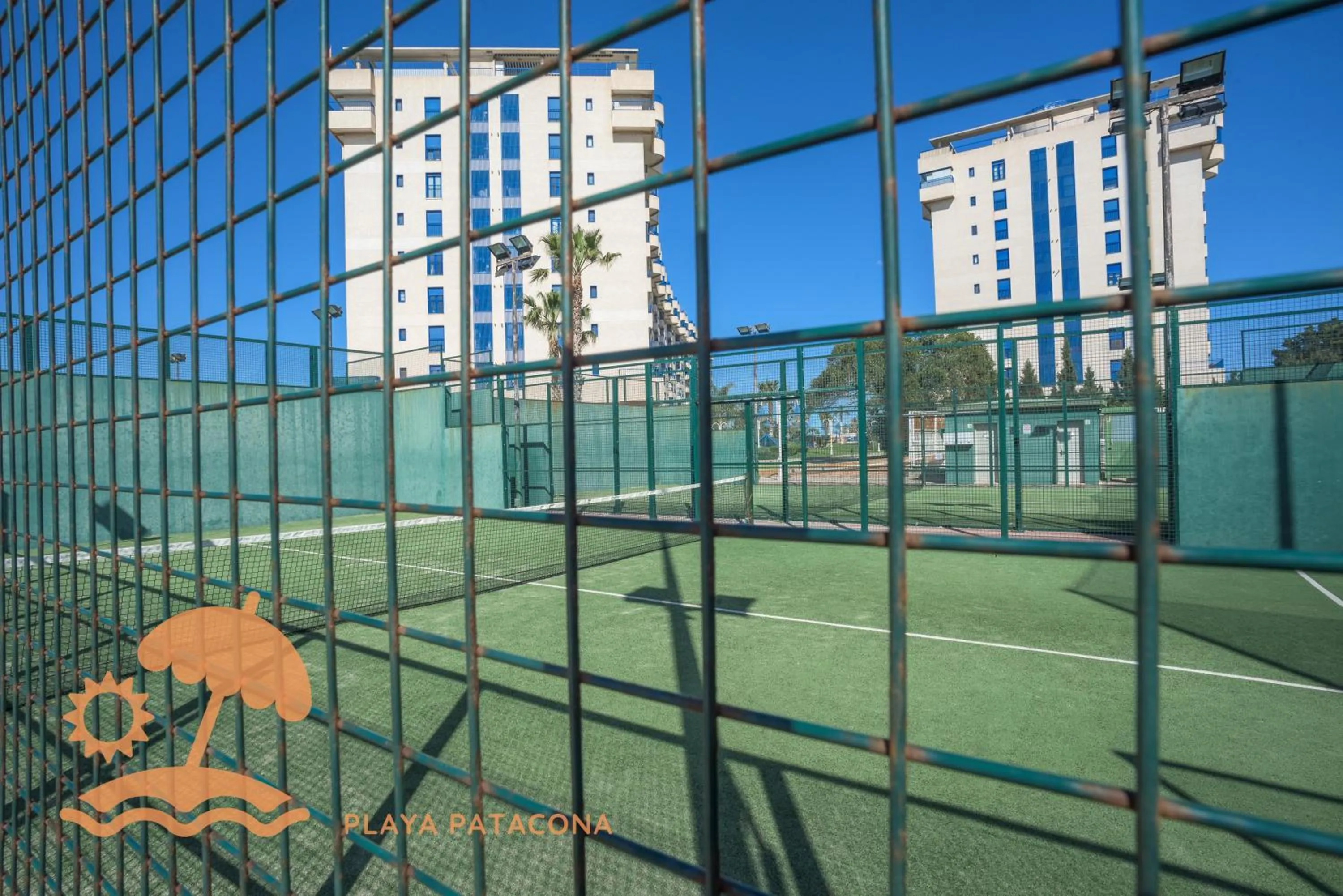 Tennis court in Patacona Resort Apartments Primera Linea