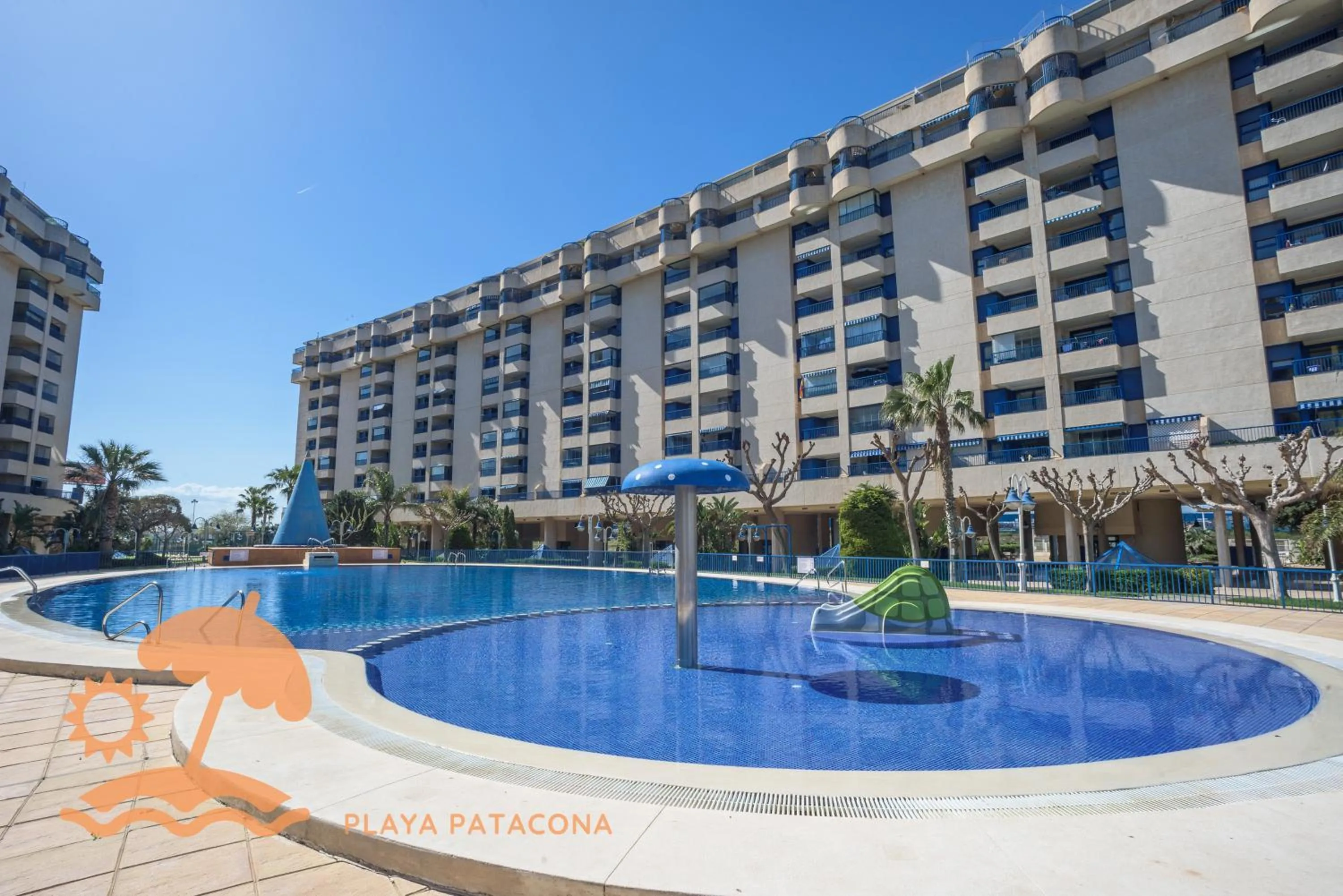 Swimming pool in Patacona Resort Apartments Primera Linea