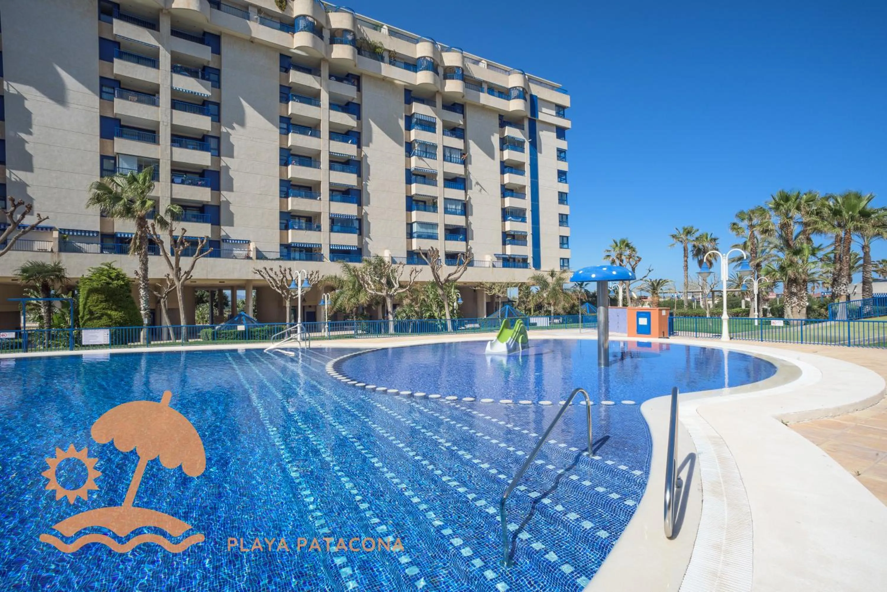 Swimming pool in Patacona Resort Apartments Primera Linea