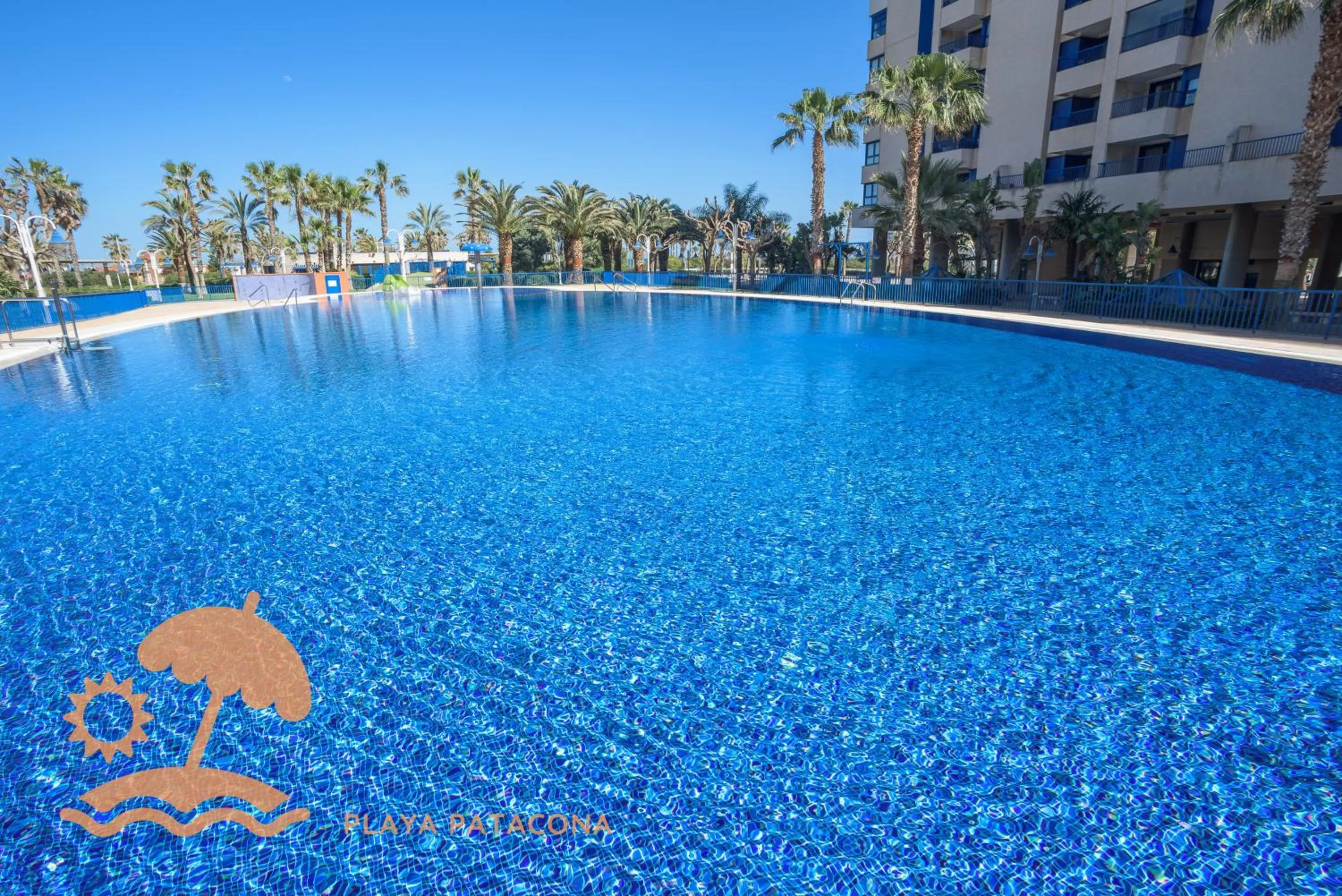 Swimming pool in Patacona Resort Apartments Primera Linea