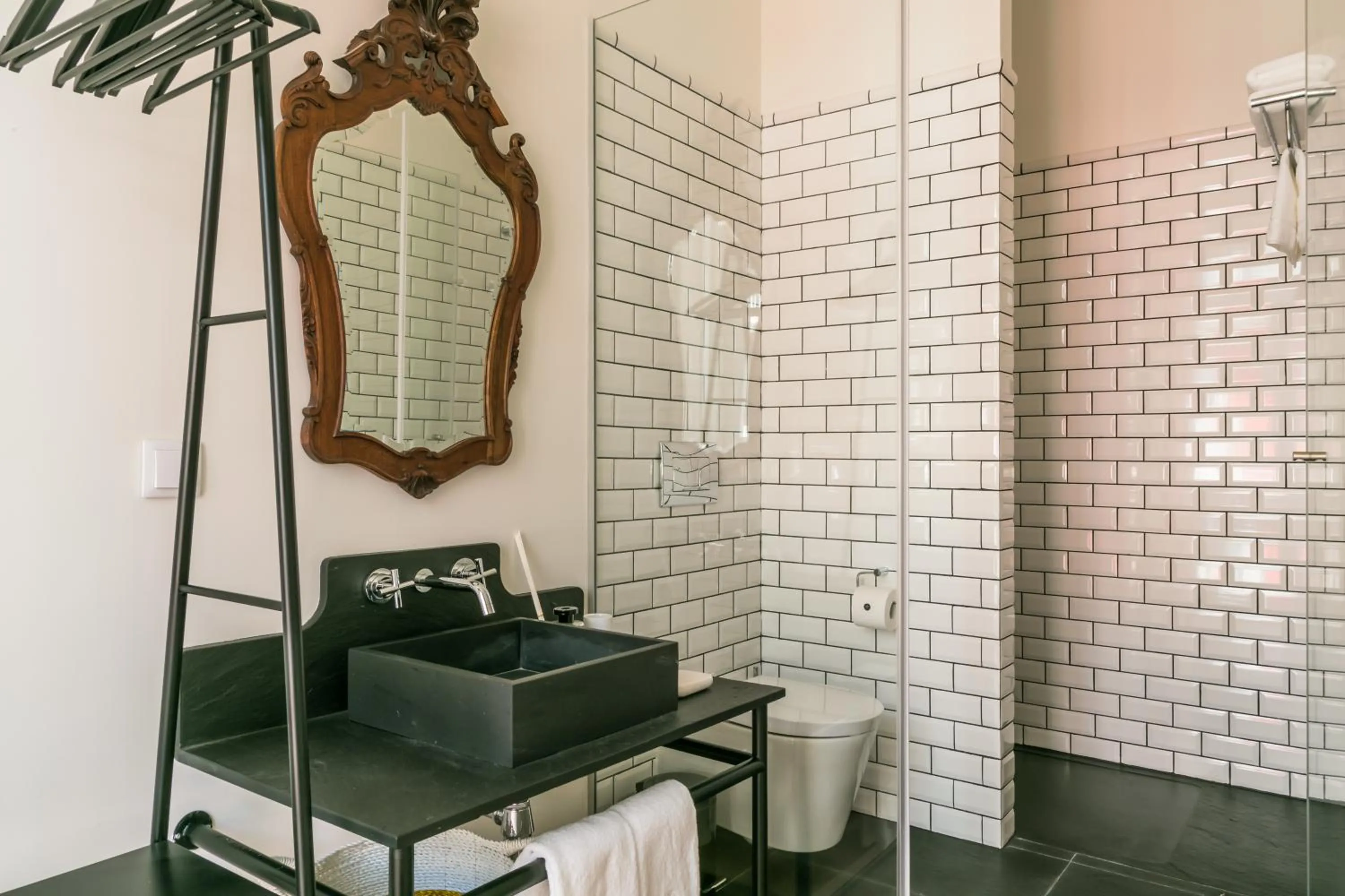 Bathroom in Almaria - Ex Libris Apartments | Chiado