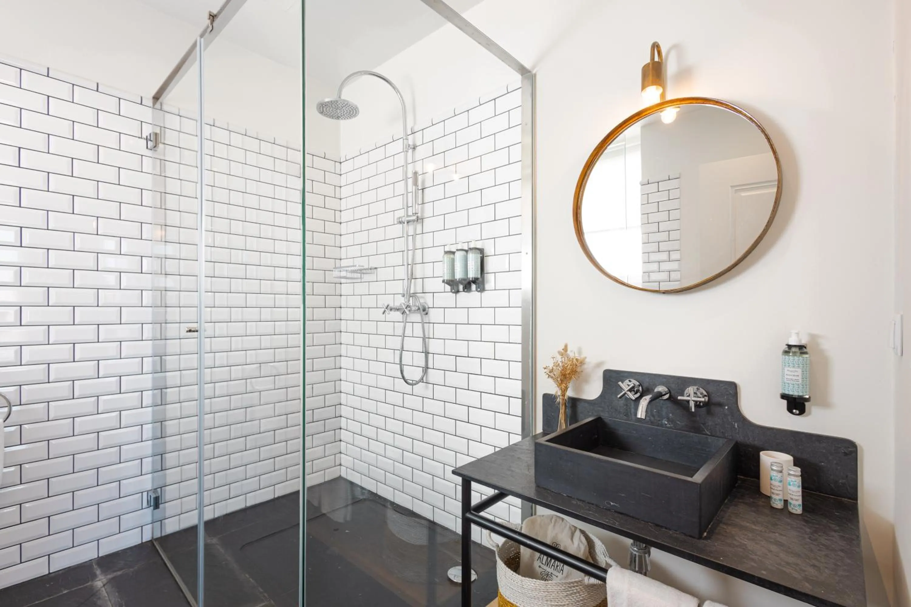 Bathroom in Almaria - Ex Libris Apartments | Chiado