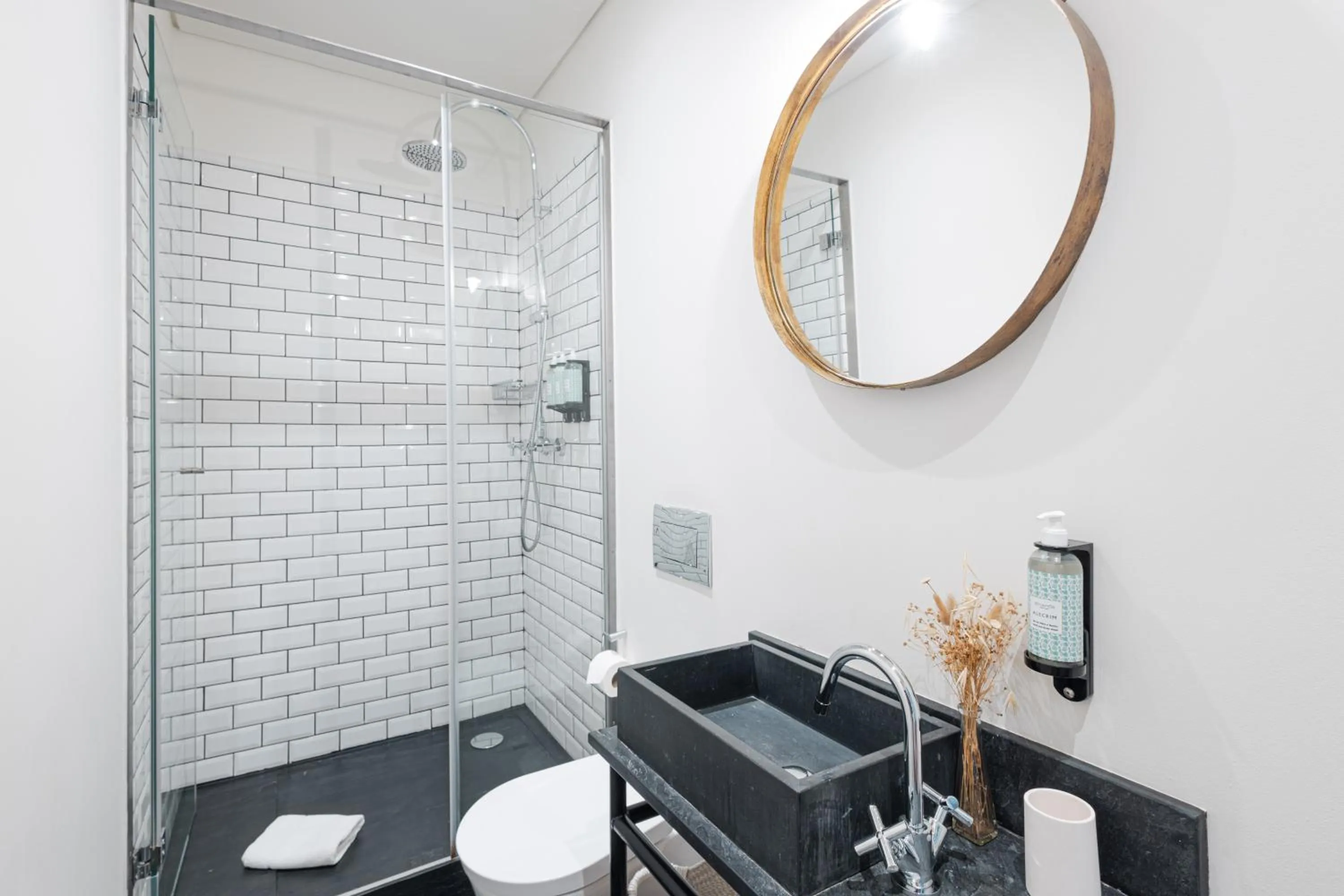 Bathroom in Almaria - Ex Libris Apartments | Chiado