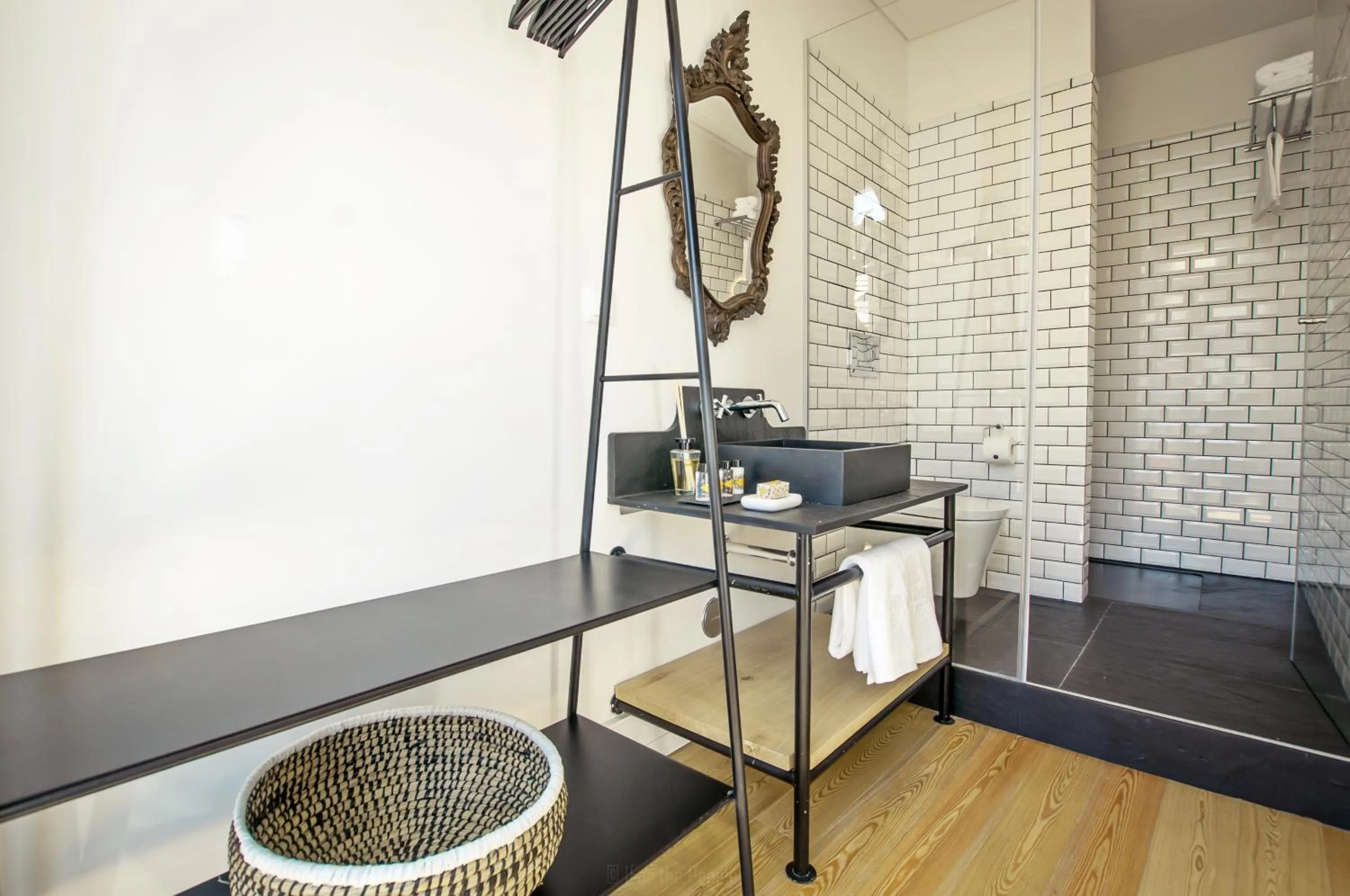 Bathroom, Bed in Almaria - Ex Libris Apartments | Chiado