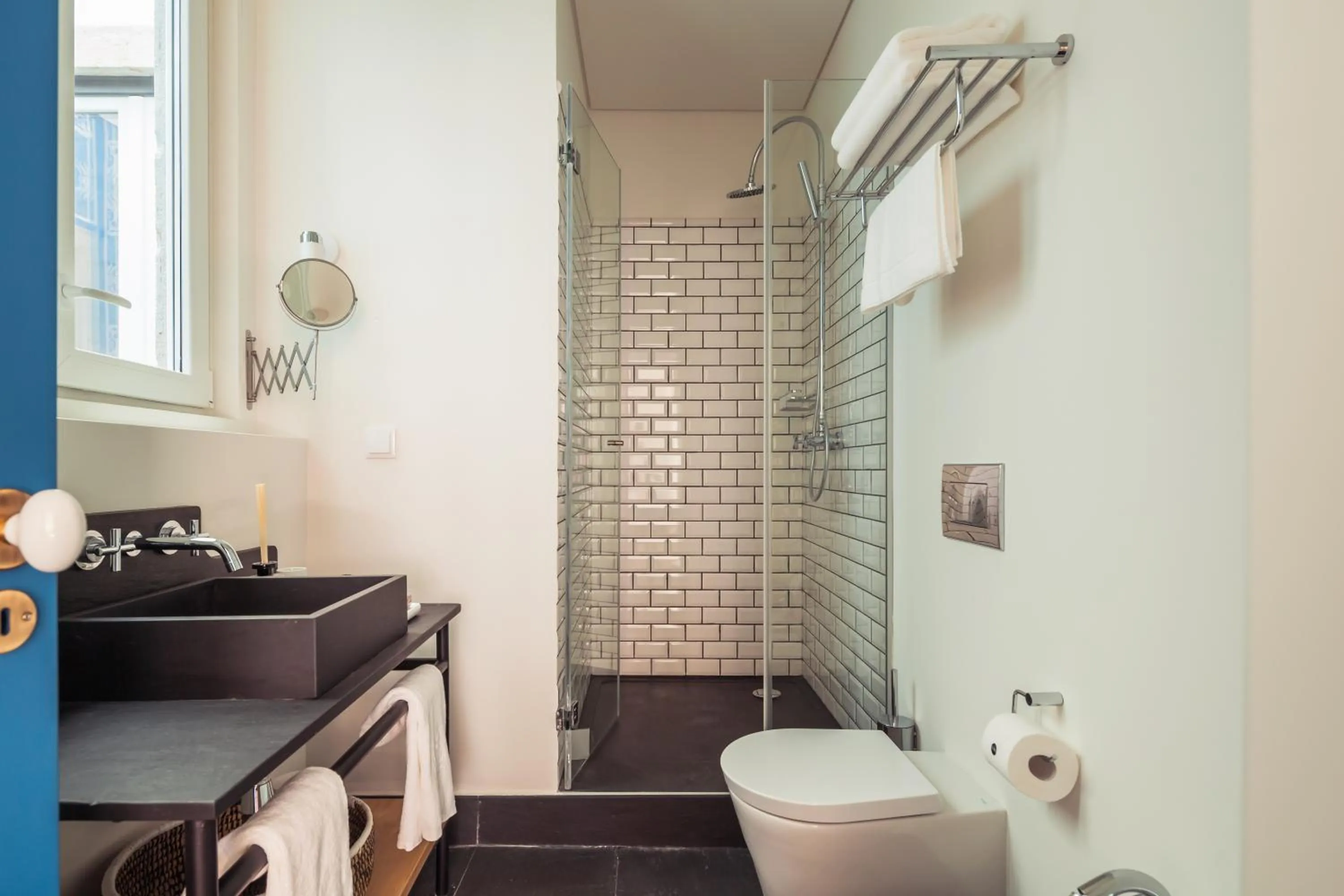 Shower in Almaria - Ex Libris Apartments | Chiado