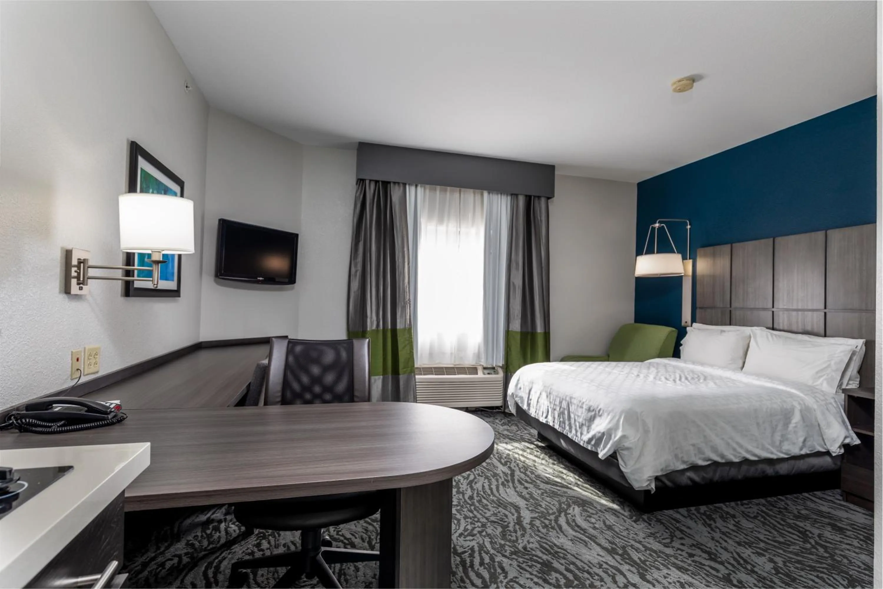Bedroom, Bed in Candlewood Suites Knoxville Airport-Alcoa by IHG