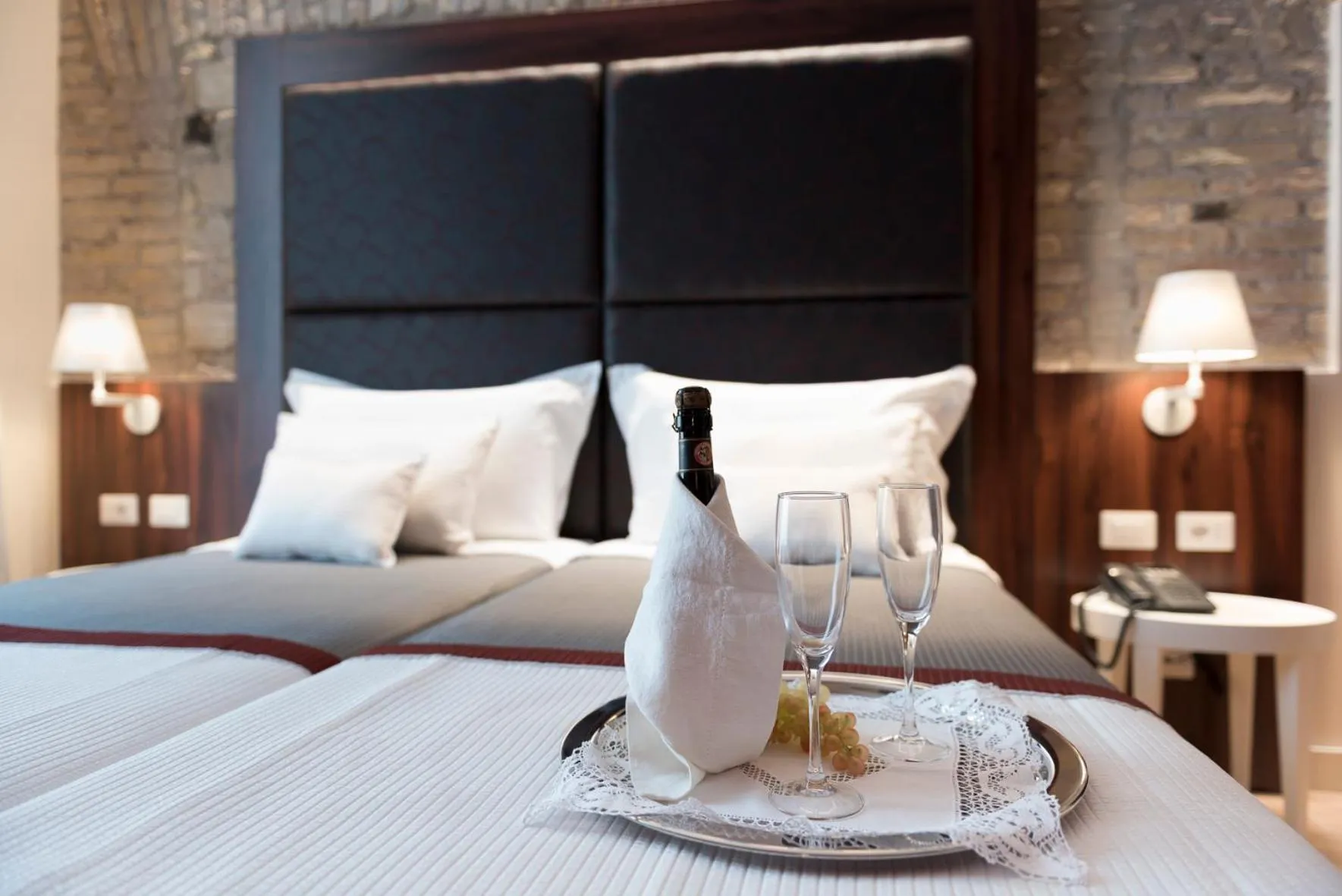 Bed in Navona Luxury Guesthouse