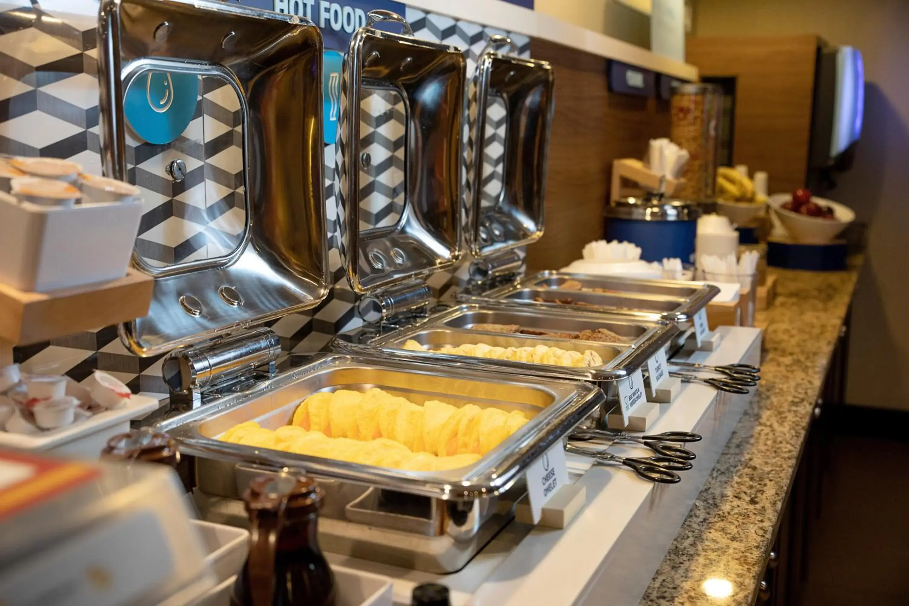 Breakfast in Holiday Inn Express Bloomington West by IHG Breakfast in Holiday Inn Express Bloomington West by IHG