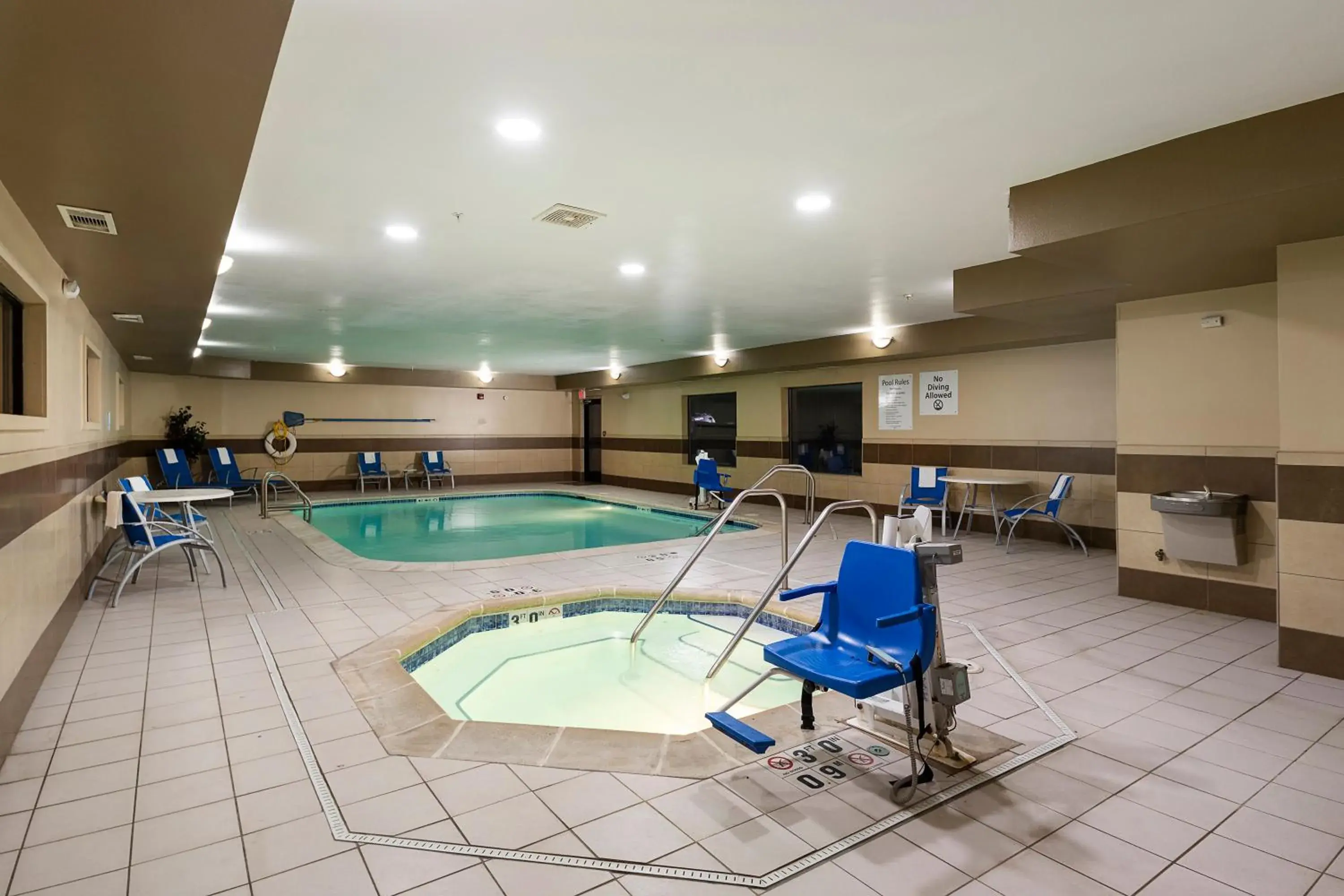 Swimming pool in Holiday Inn Express Bloomington West by IHG Swimming pool in Holiday Inn Express Bloomington West by IHG