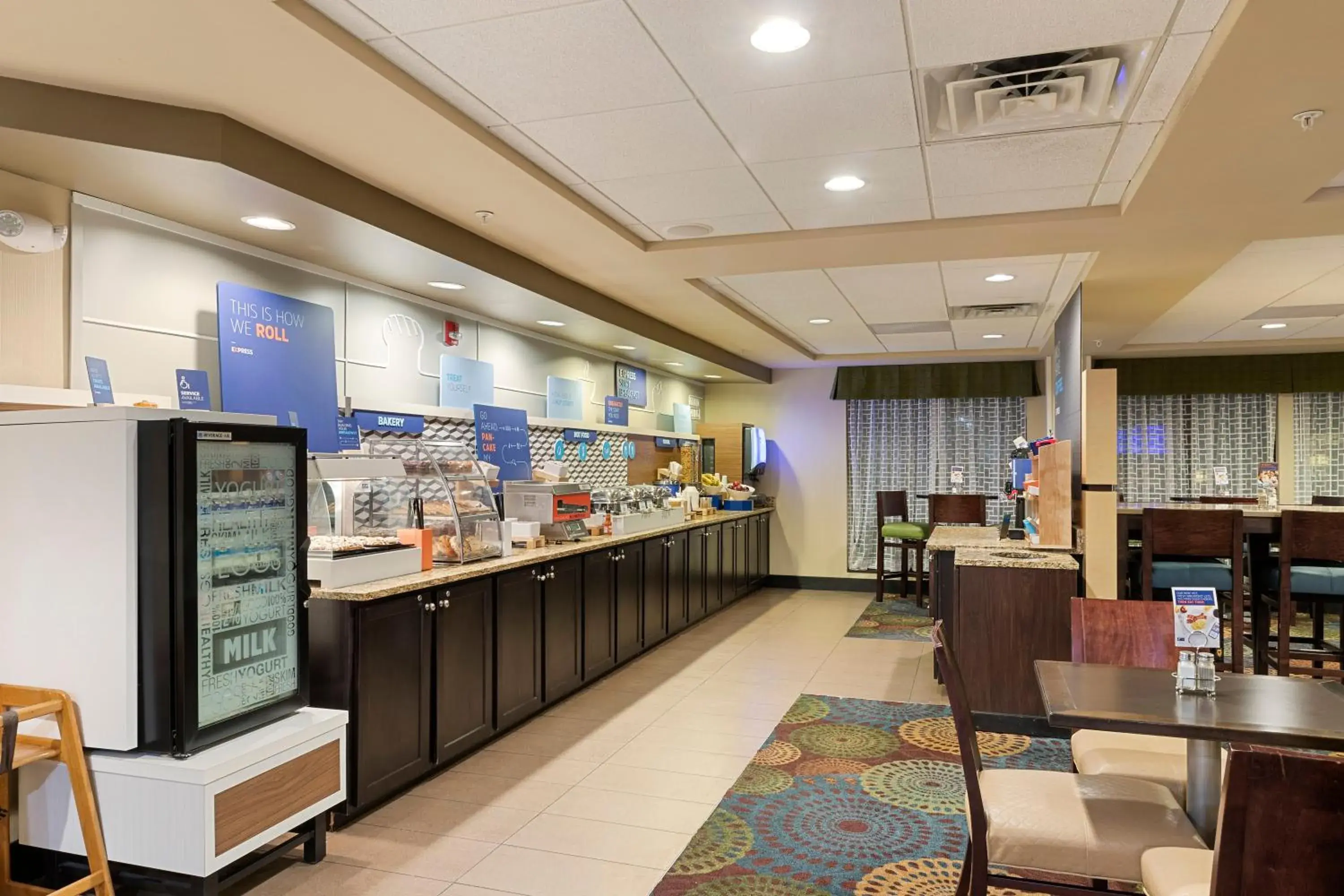 Breakfast in Holiday Inn Express Bloomington West by IHG Breakfast in Holiday Inn Express Bloomington West by IHG