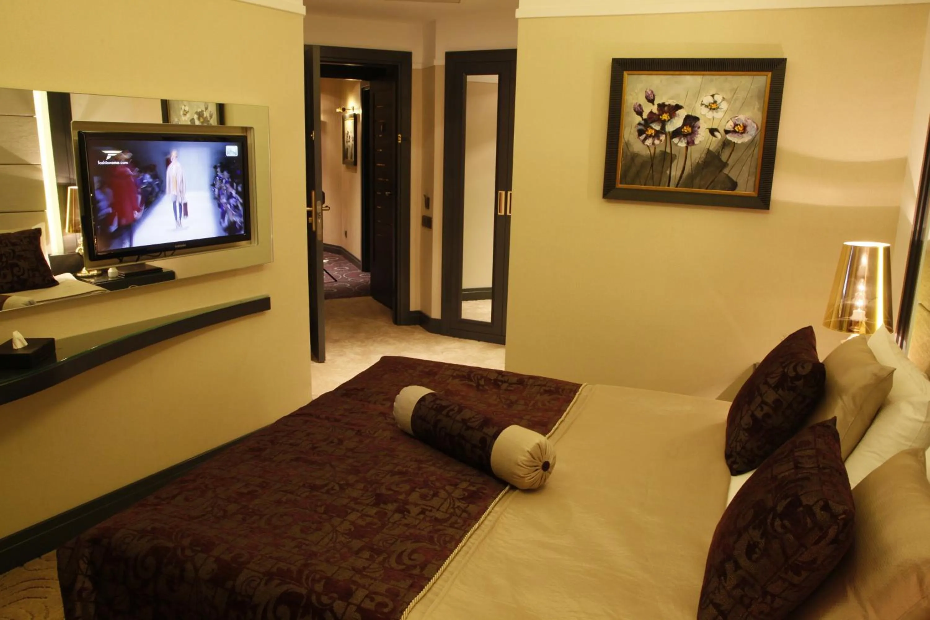 Photo of the whole room in Mirilayon Hotel - Old Town