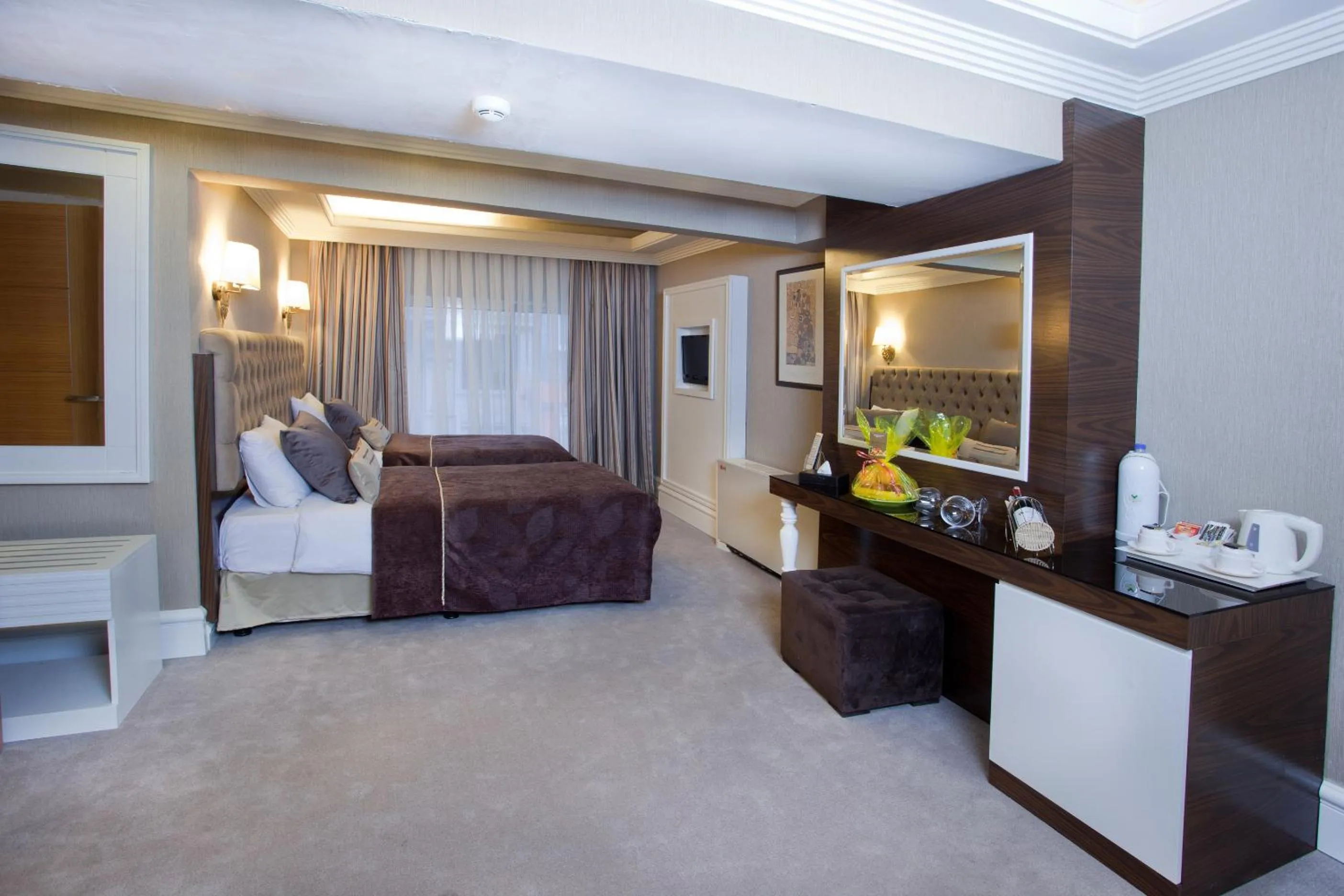 Shower in Mirilayon Hotel - Old Town