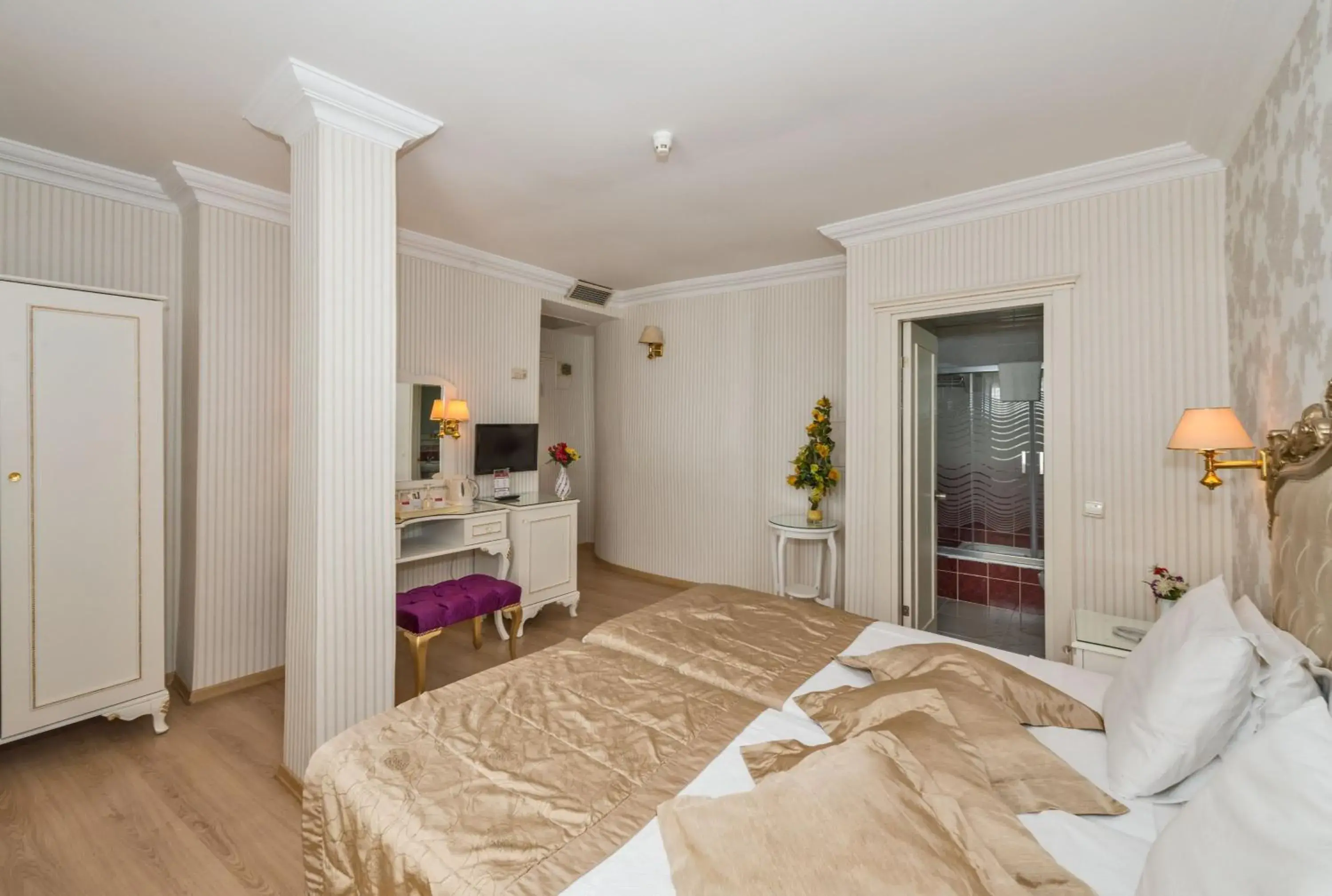 Photo of the whole room, Bed in Santa Sophia Hotel - İstanbul Photo of the whole room, Bed in Santa Sophia Hotel - İstanbul