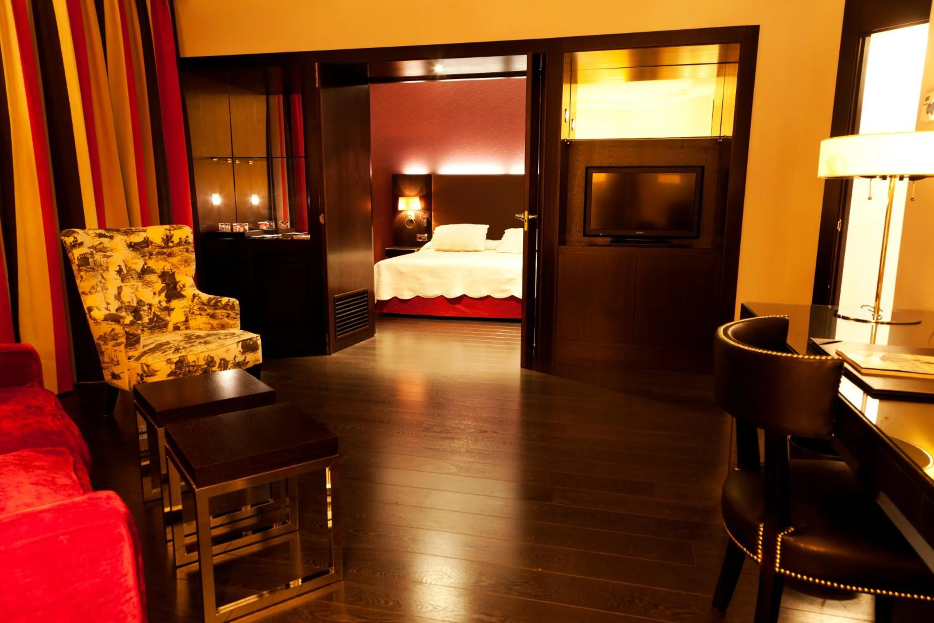 Living room, Bed in Hotel Boutique Gareus