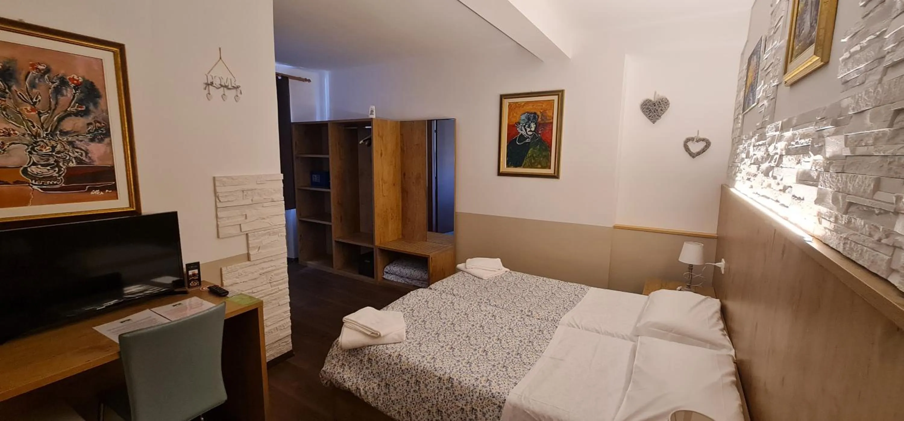 Photo of the whole room, Bed in Hotel Tarvisio Four Seasons