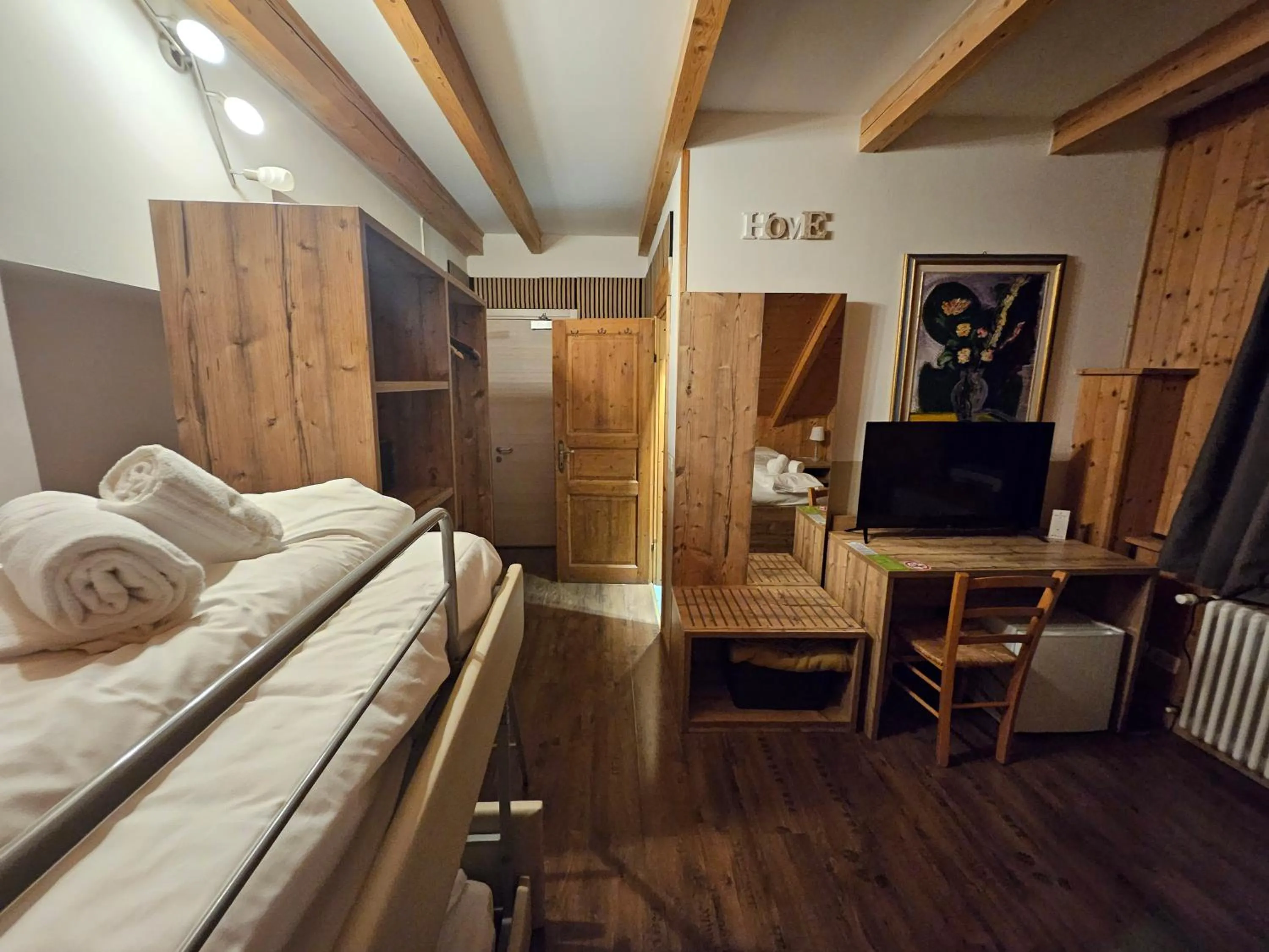 Photo of the whole room, Bed in Hotel Tarvisio Four Seasons