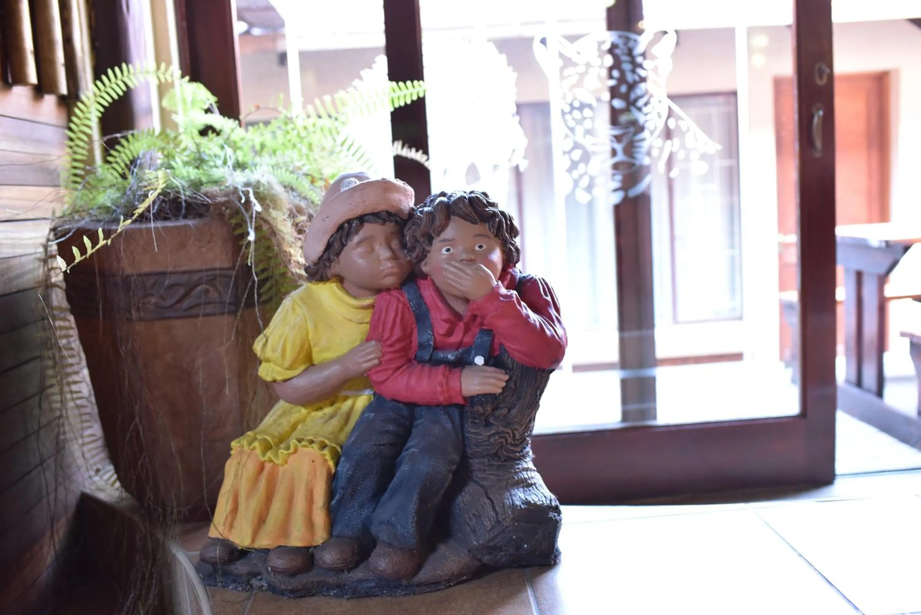 Communal lounge/ TV room in The Cedars Bed and Breakfast